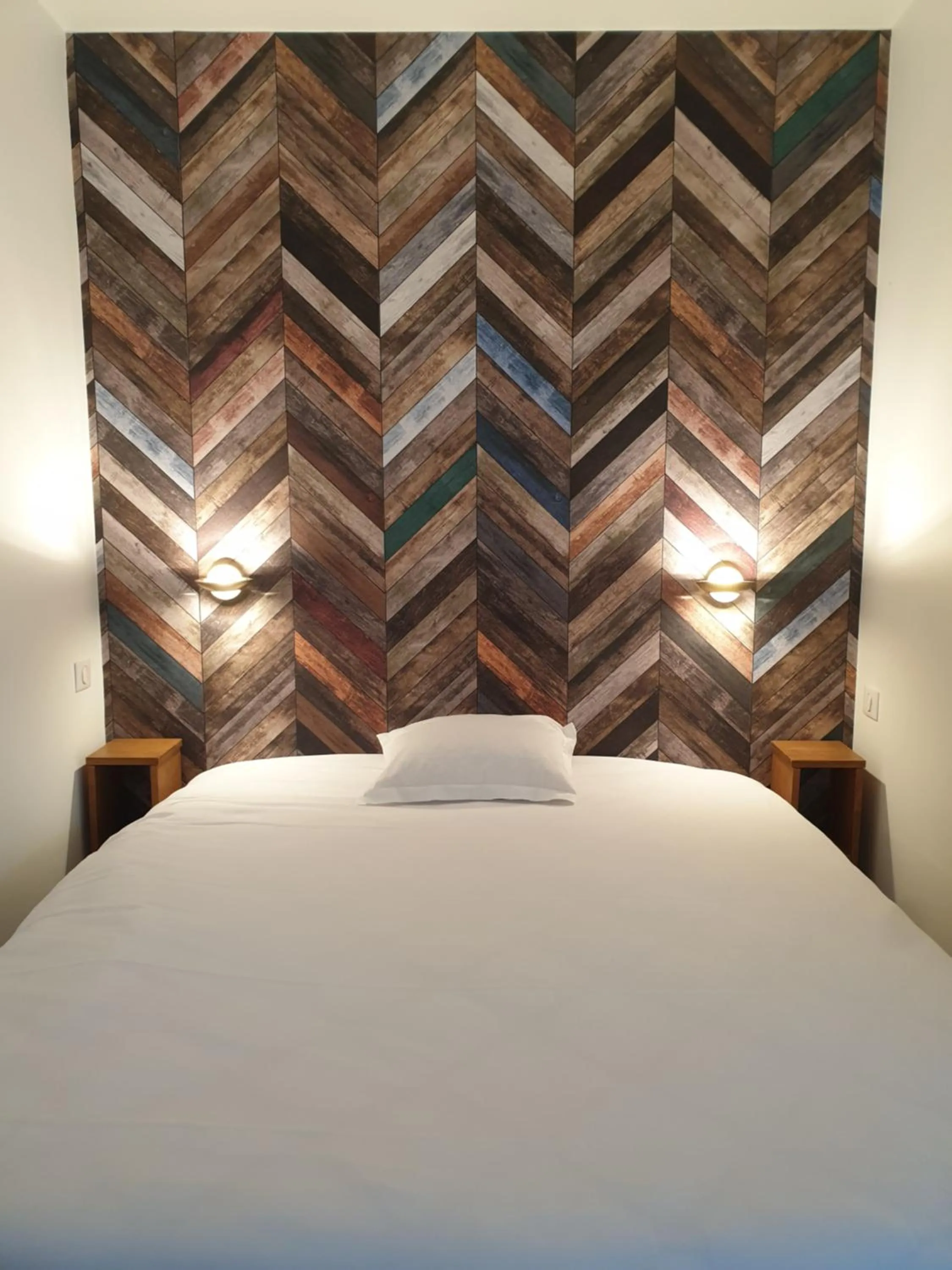 Bed in Logis Hotel des Portes de Meuse