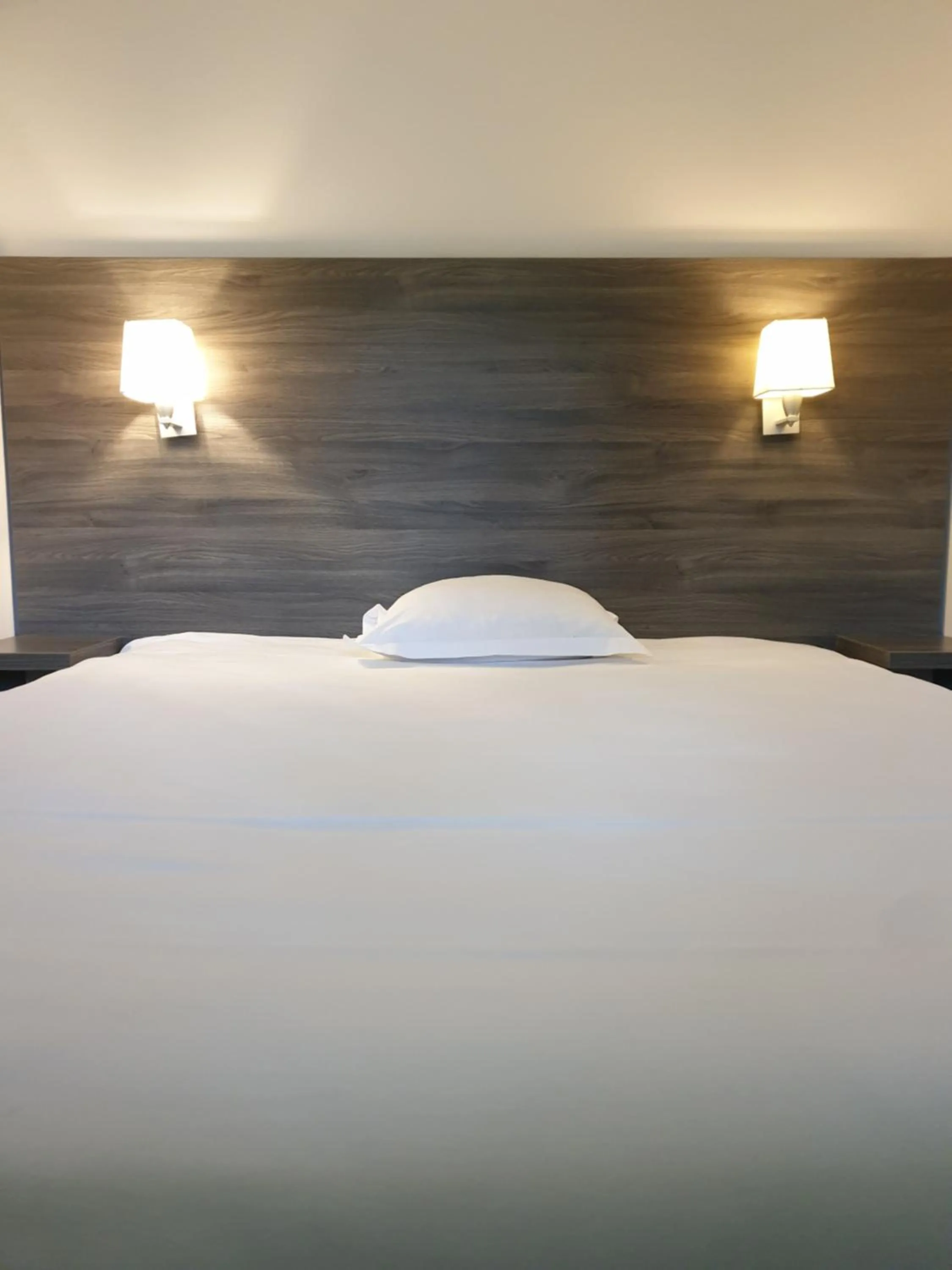 Bed in Logis Hotel des Portes de Meuse