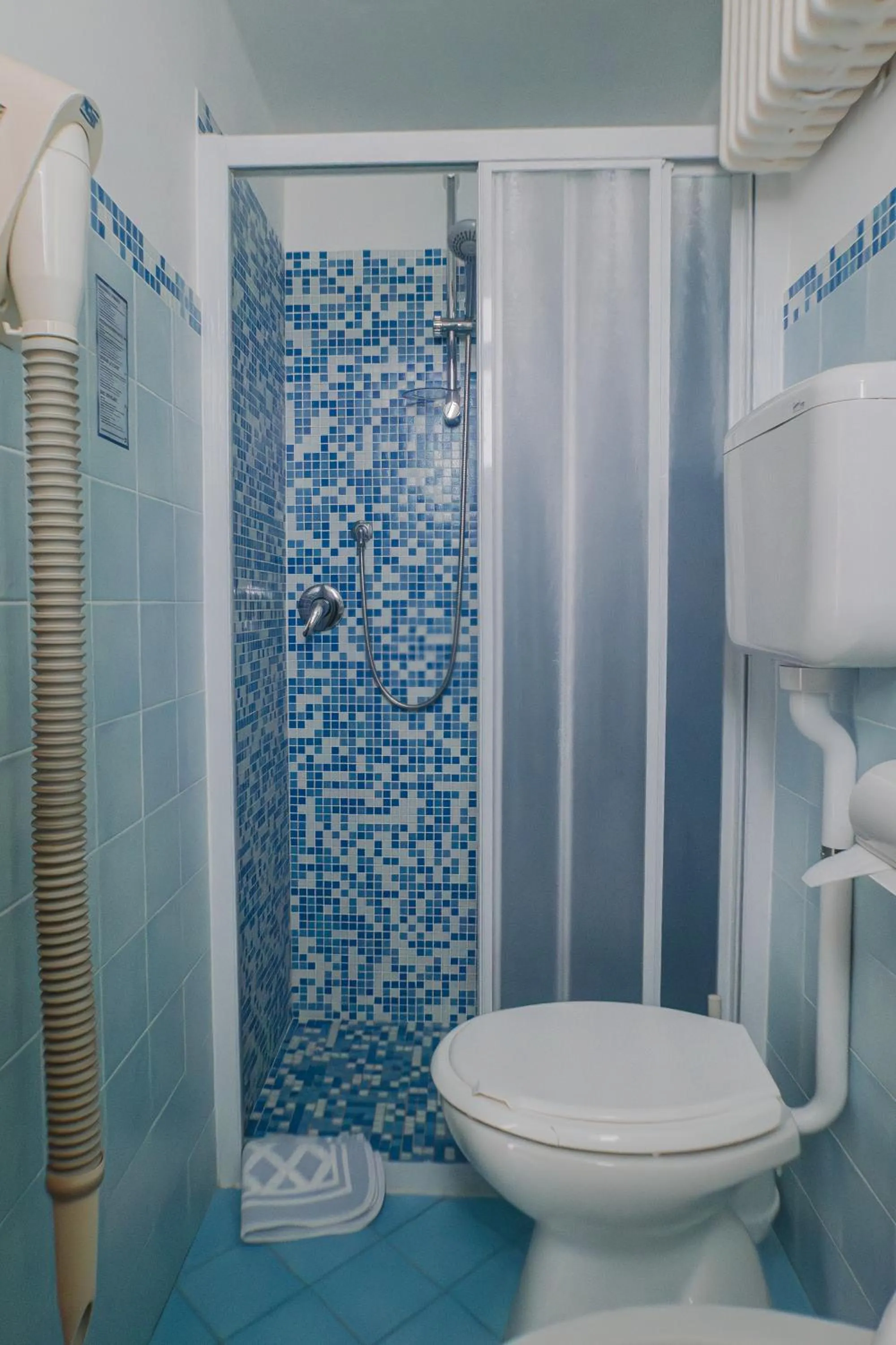 Shower in Hotel Jolie