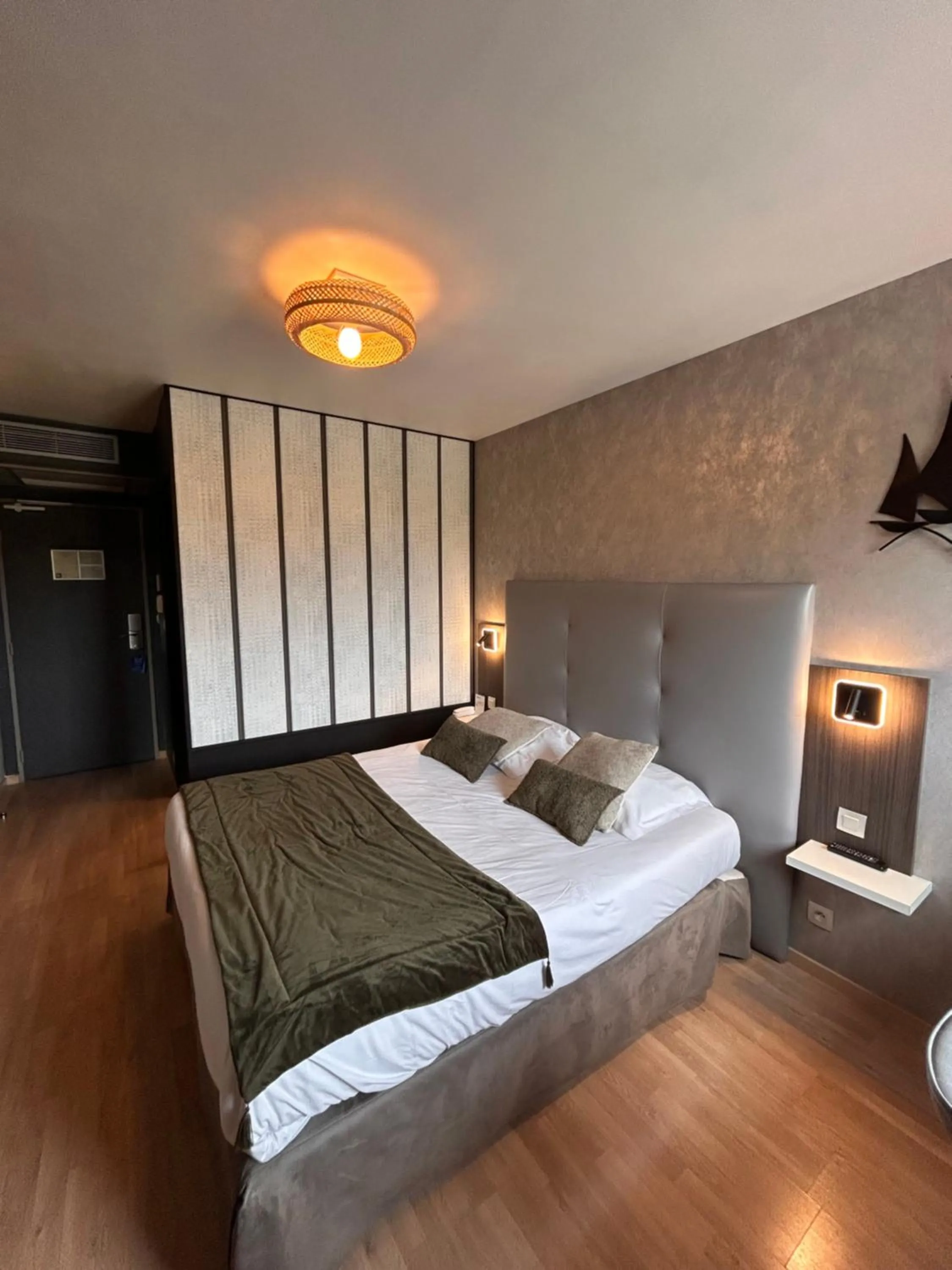 Bedroom, Bed in Hotel Best Western La Mare Ô Poissons