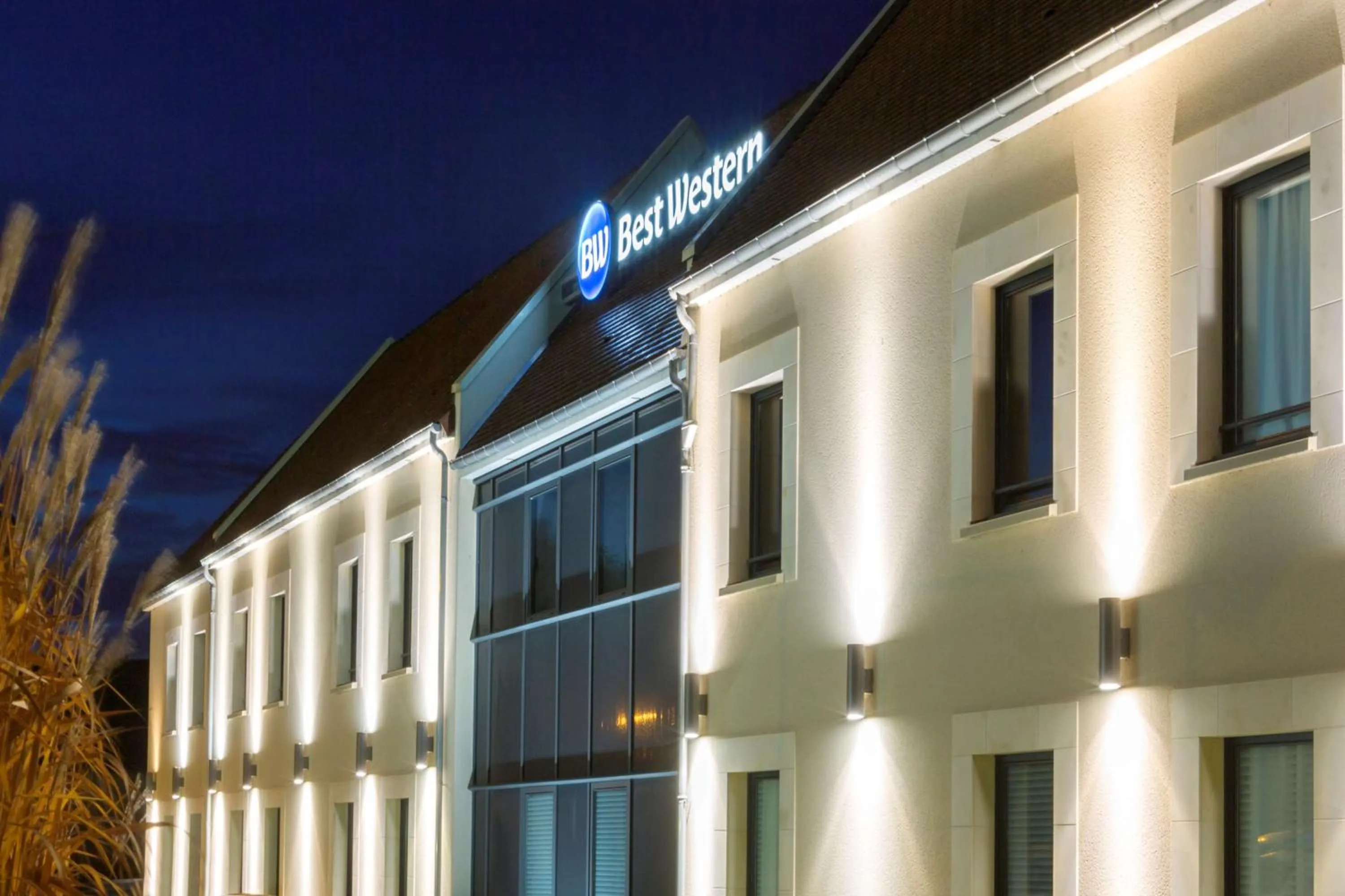 Property building in Hotel Best Western La Mare Ô Poissons