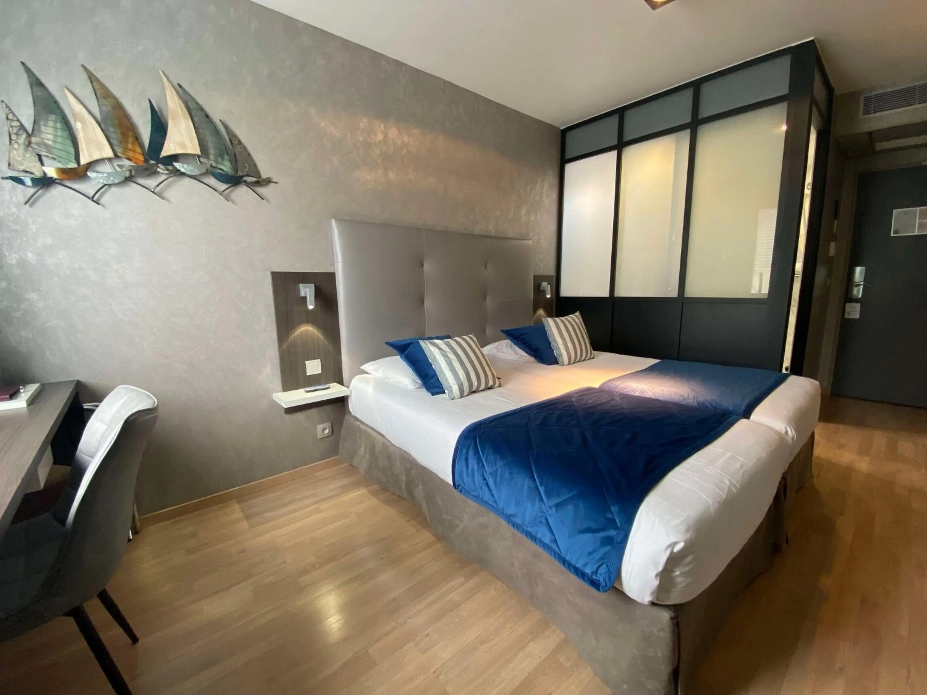 Bedroom, Bed in Hotel Best Western La Mare Ô Poissons