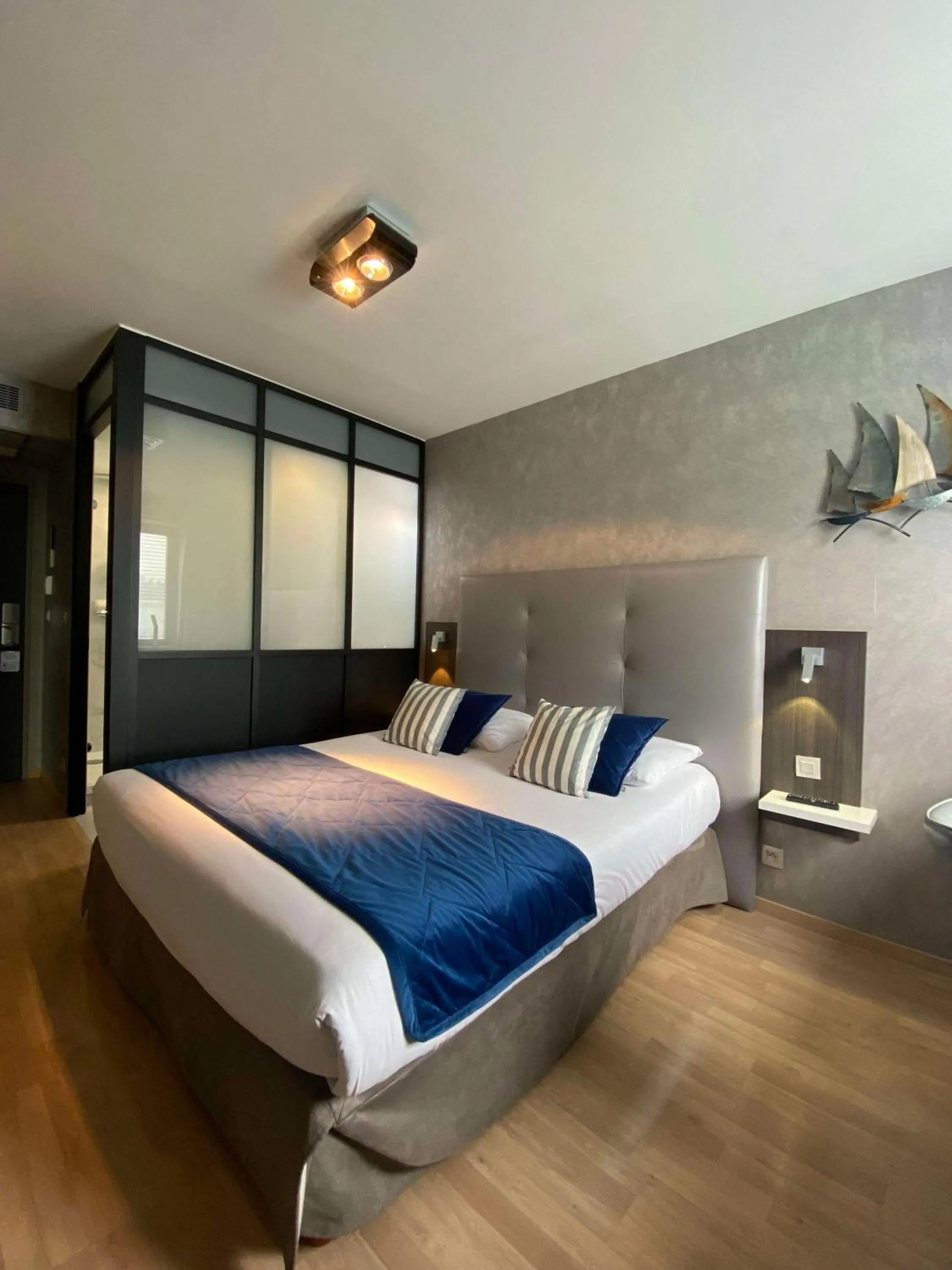 Bedroom, Bed in Hotel Best Western La Mare Ô Poissons