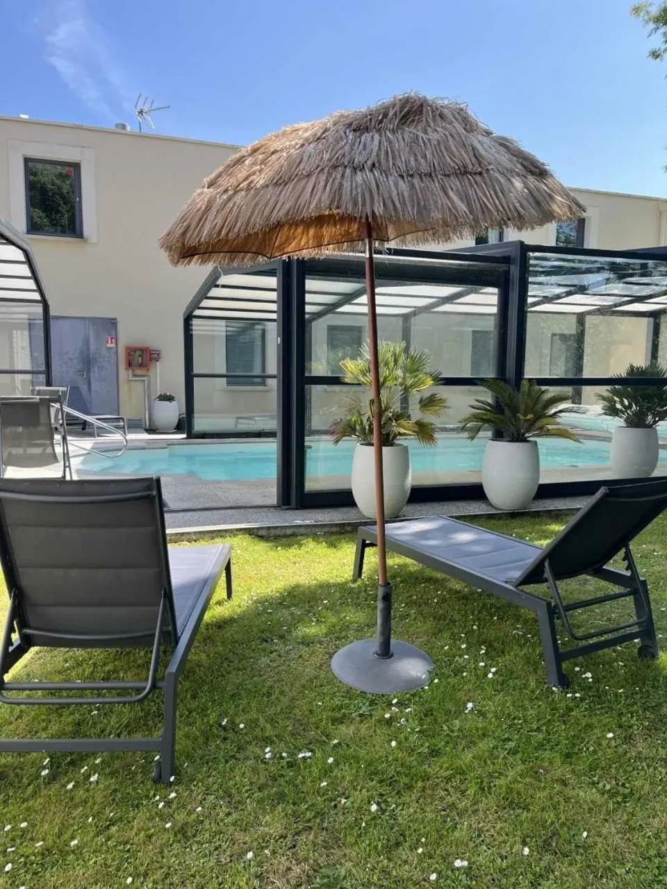 Swimming pool in Hotel Best Western La Mare Ô Poissons