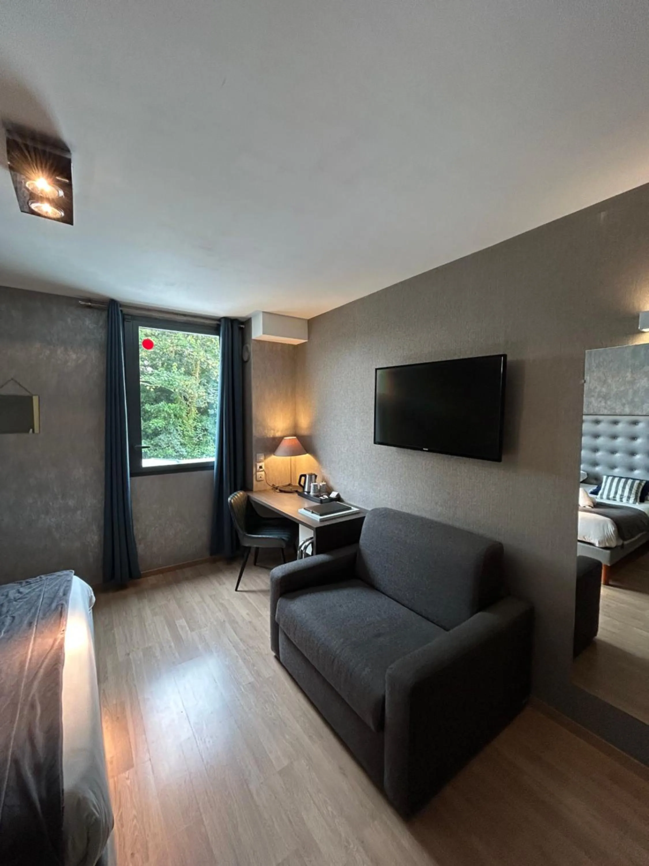 Bedroom in Hotel Best Western La Mare Ô Poissons