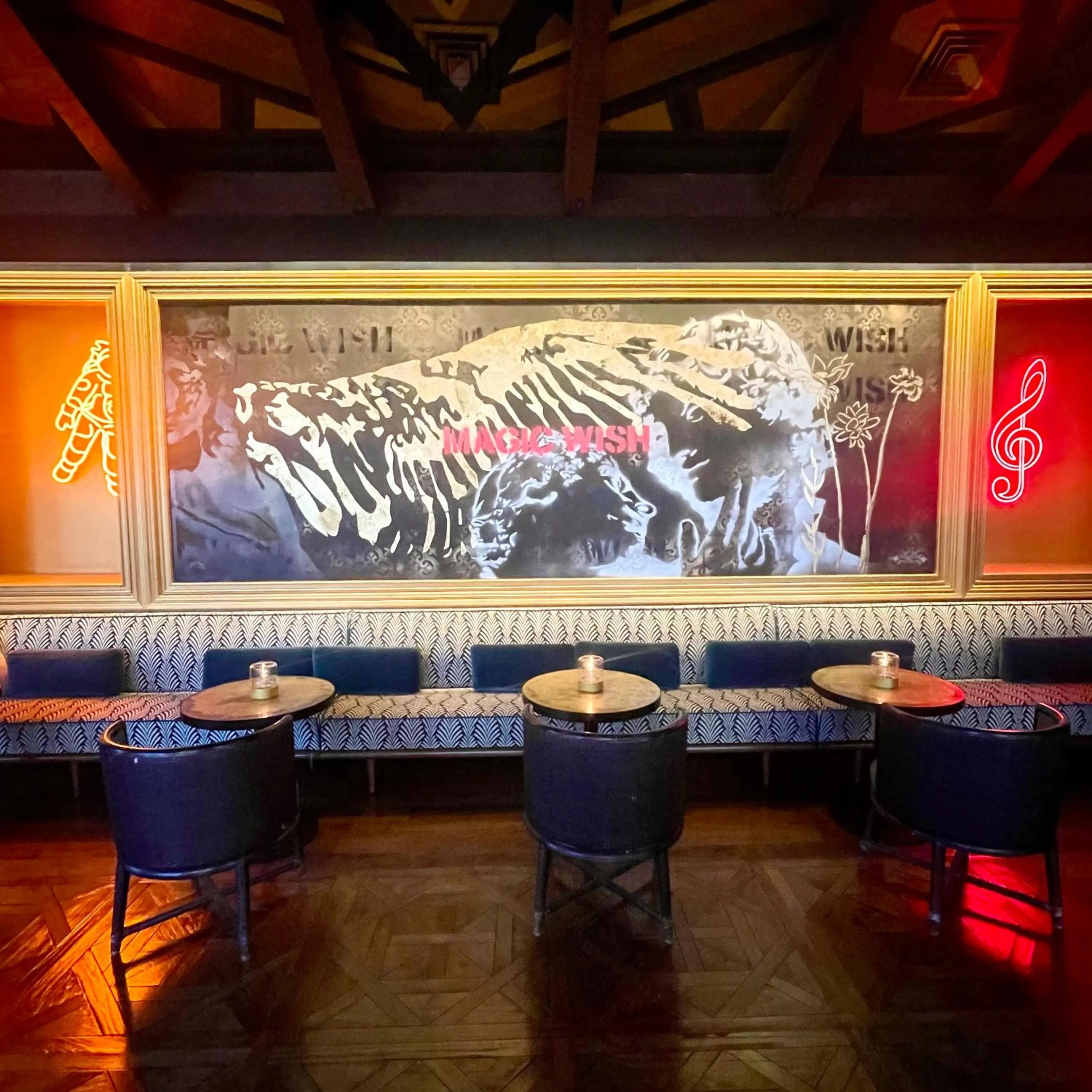 Restaurant/places to eat in Pod Times Square