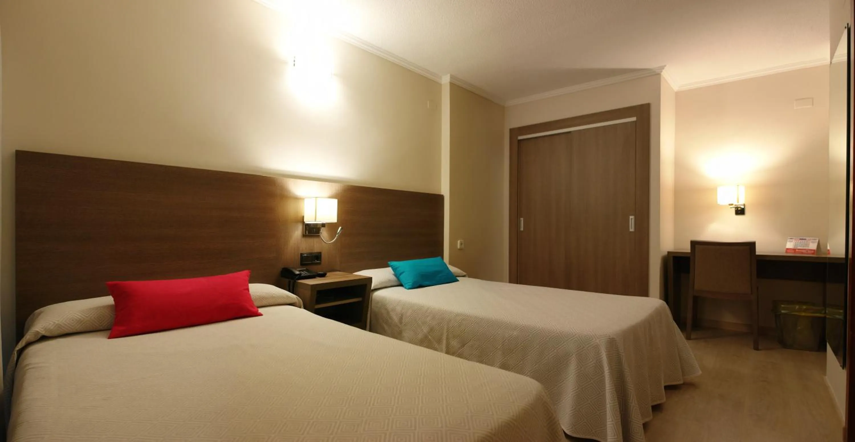Photo of the whole room, Bed in Hotel Avenida Plaza