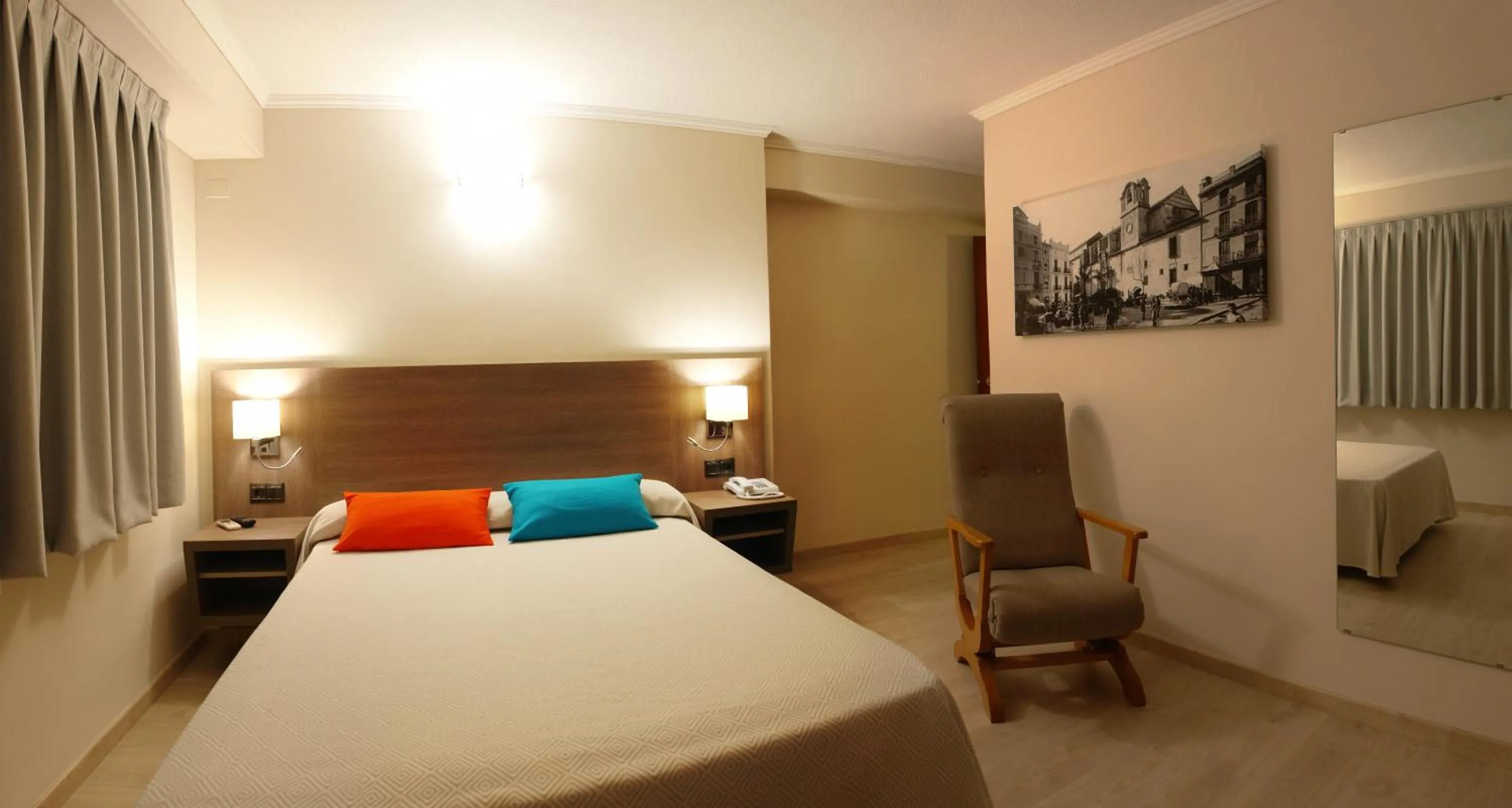 Decorative detail, Bed in Hotel Avenida Plaza