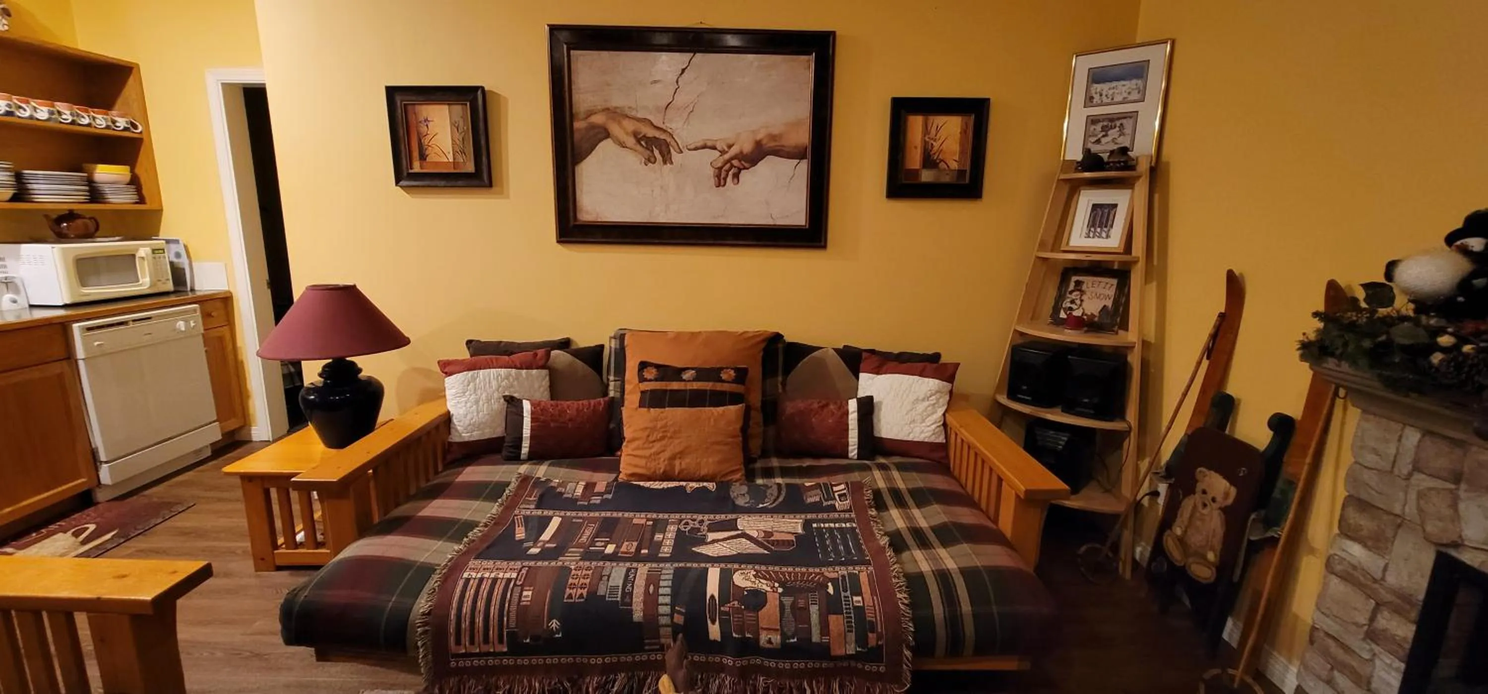 Bed in Vacation Homes by The Bulldog- Berker's Suite A