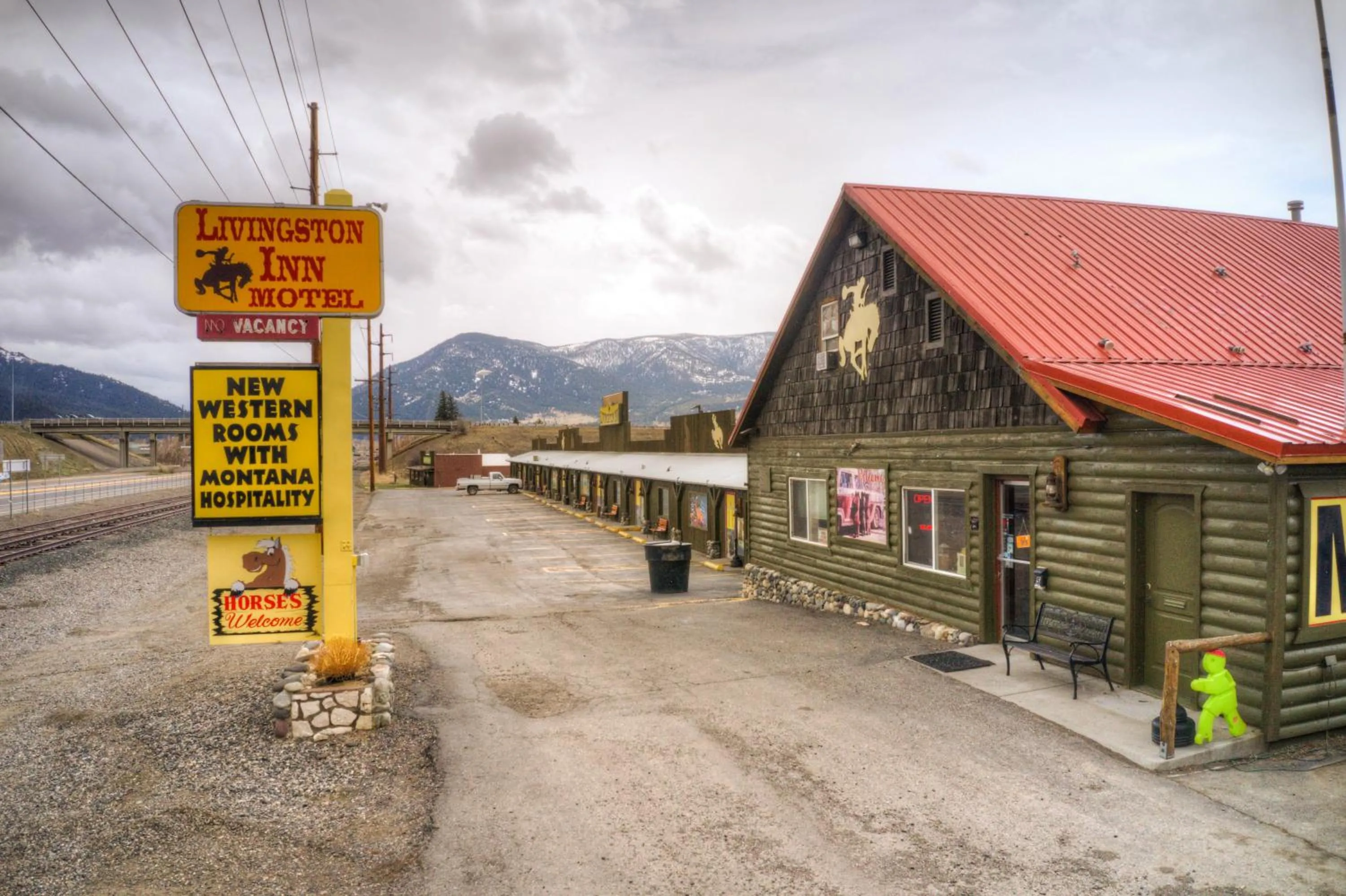 Property building in Livingston Inn - Historic
