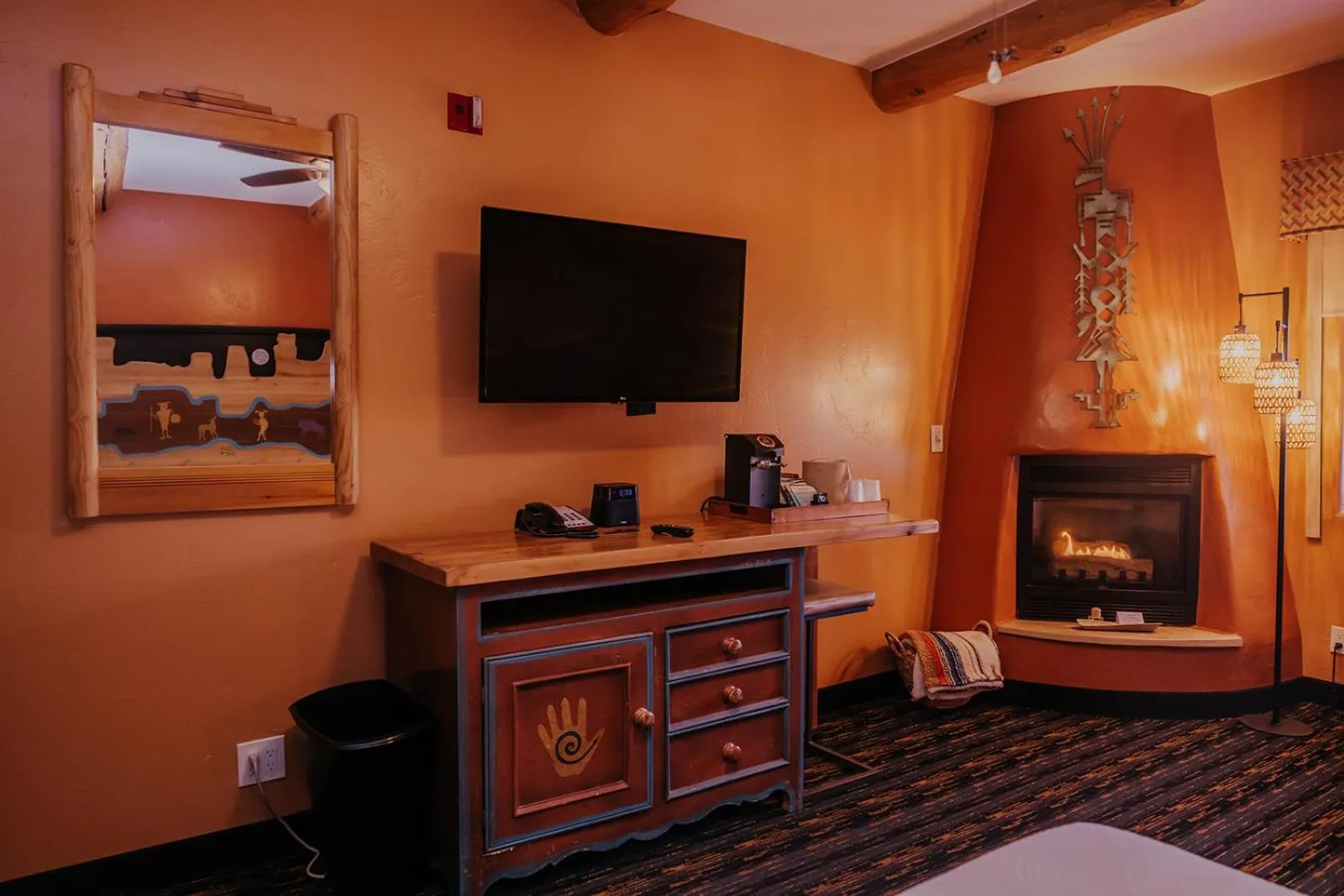 TV and multimedia in Southwest Inn at Sedona