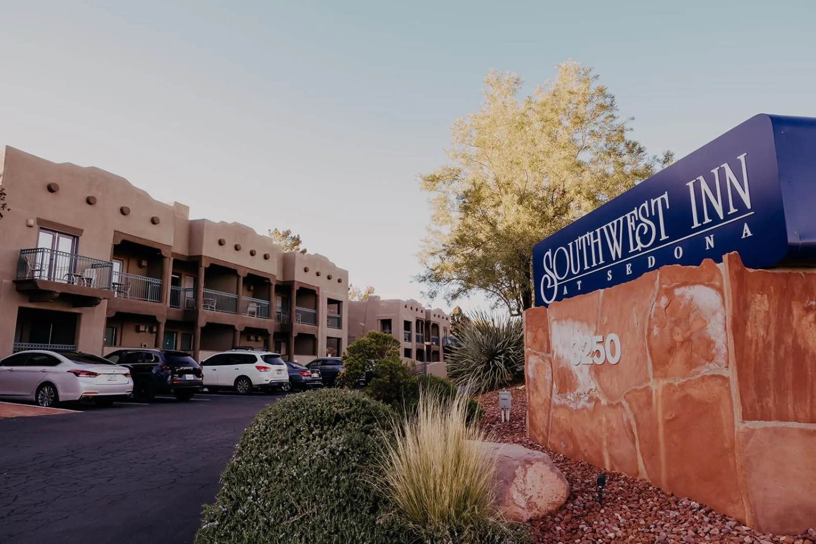 Facade/entrance in Southwest Inn at Sedona