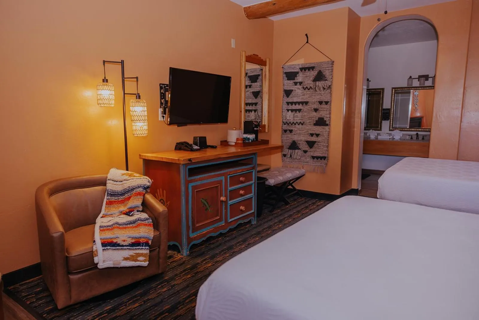 TV and multimedia, Bed in Southwest Inn at Sedona