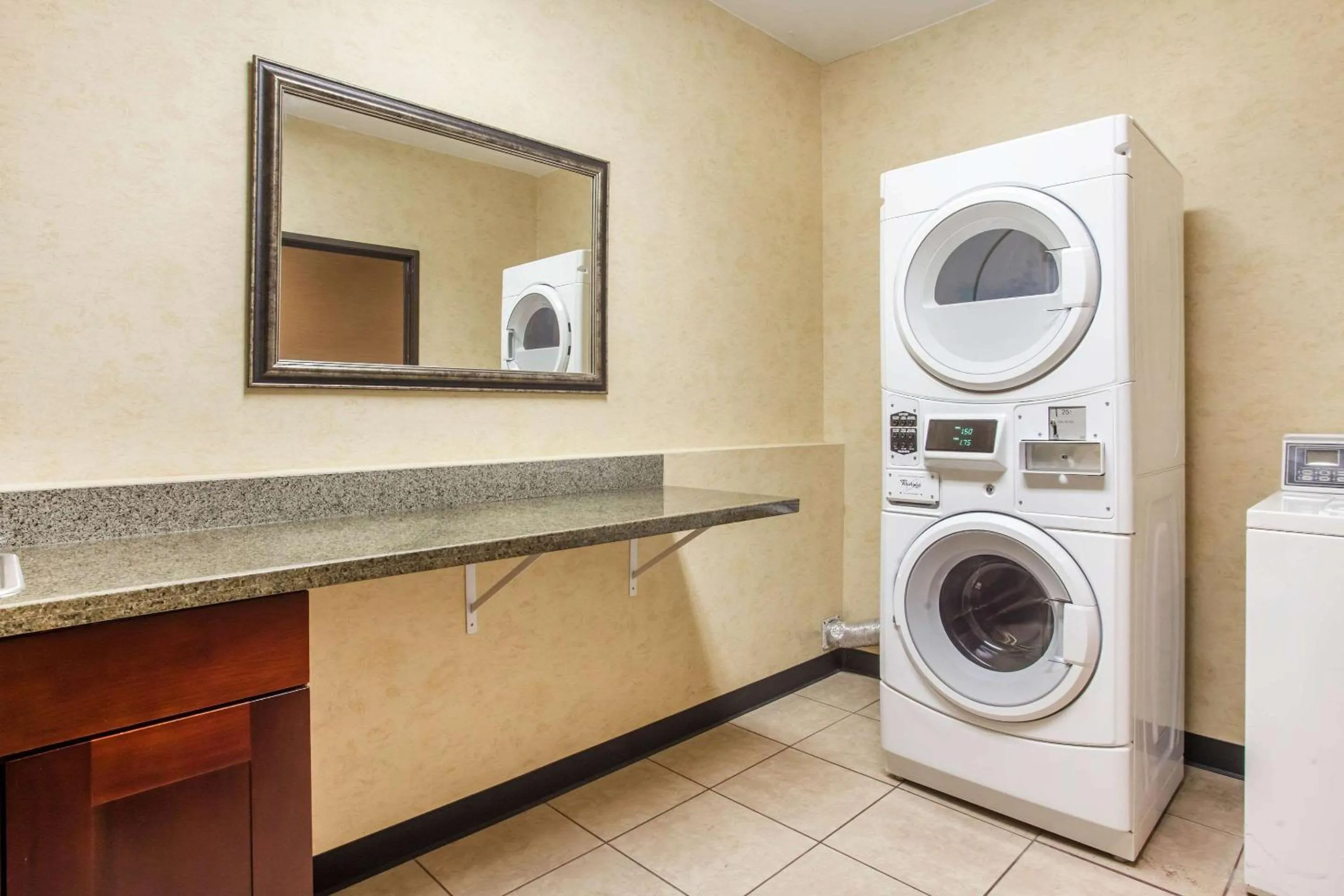 laundry in Comfort Suites Near Vancouver Mall