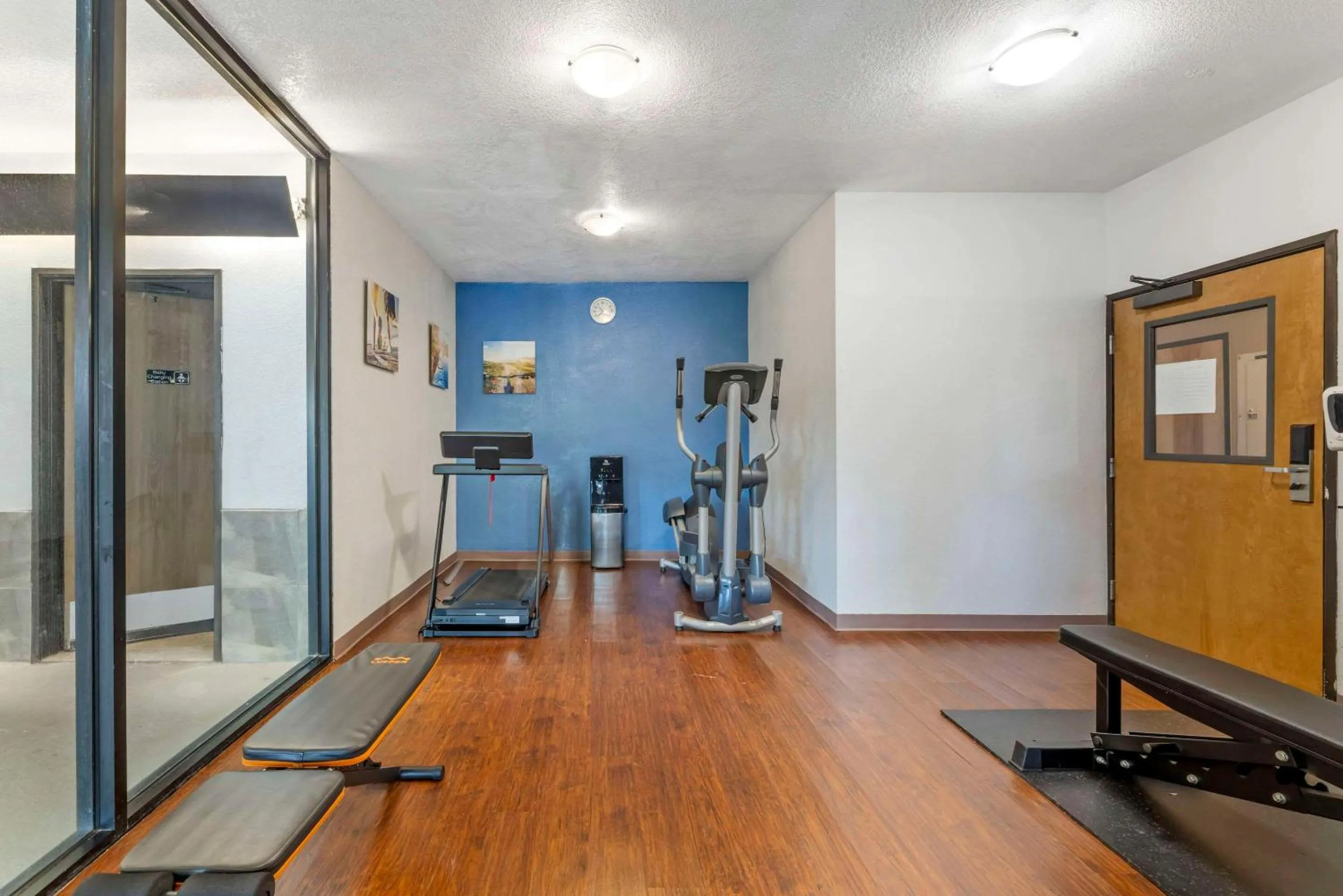 Fitness centre/facilities in Comfort Suites Near Vancouver Mall