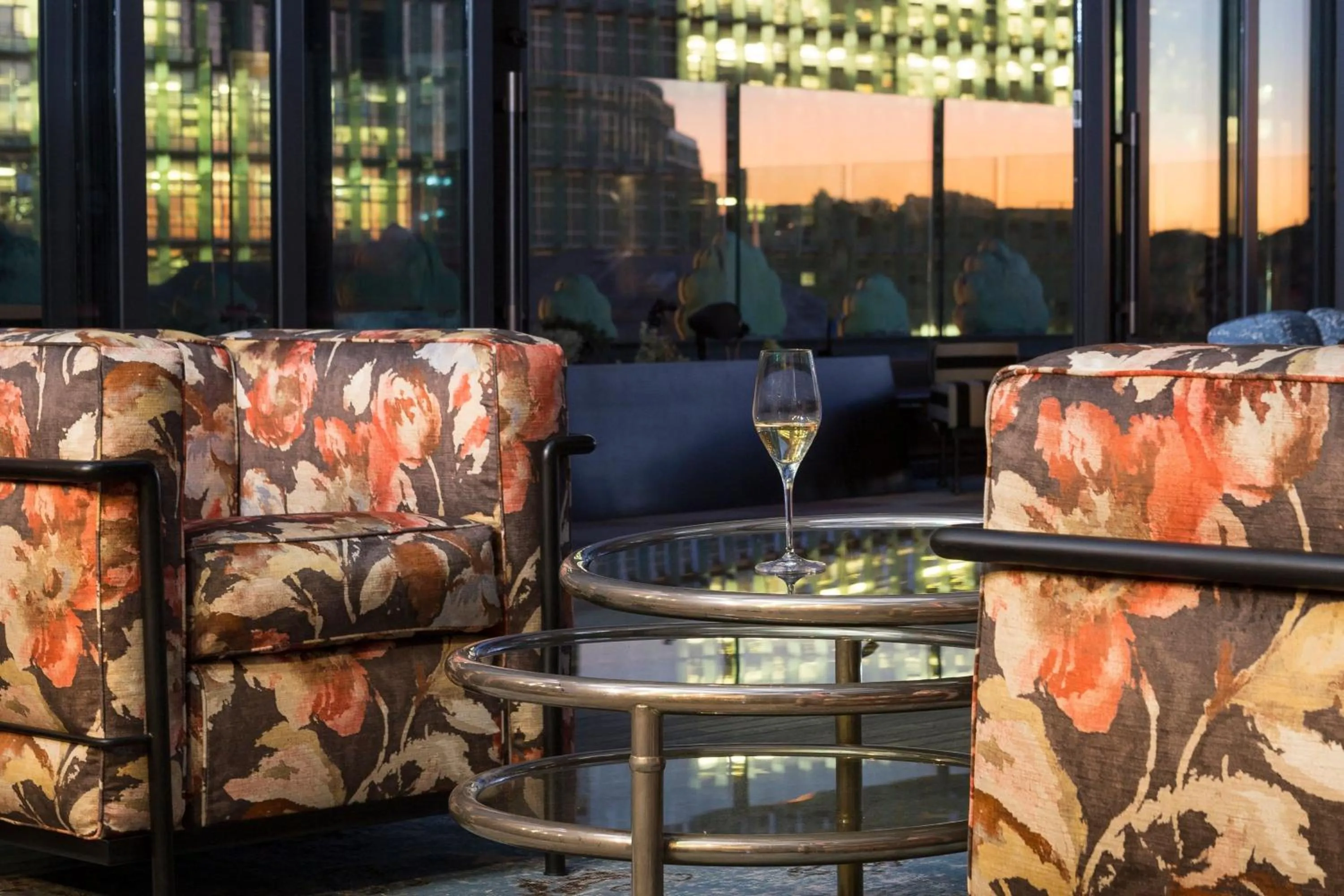 Lounge or bar in San Francisco Proper Hotel, a Member of Design Hotels