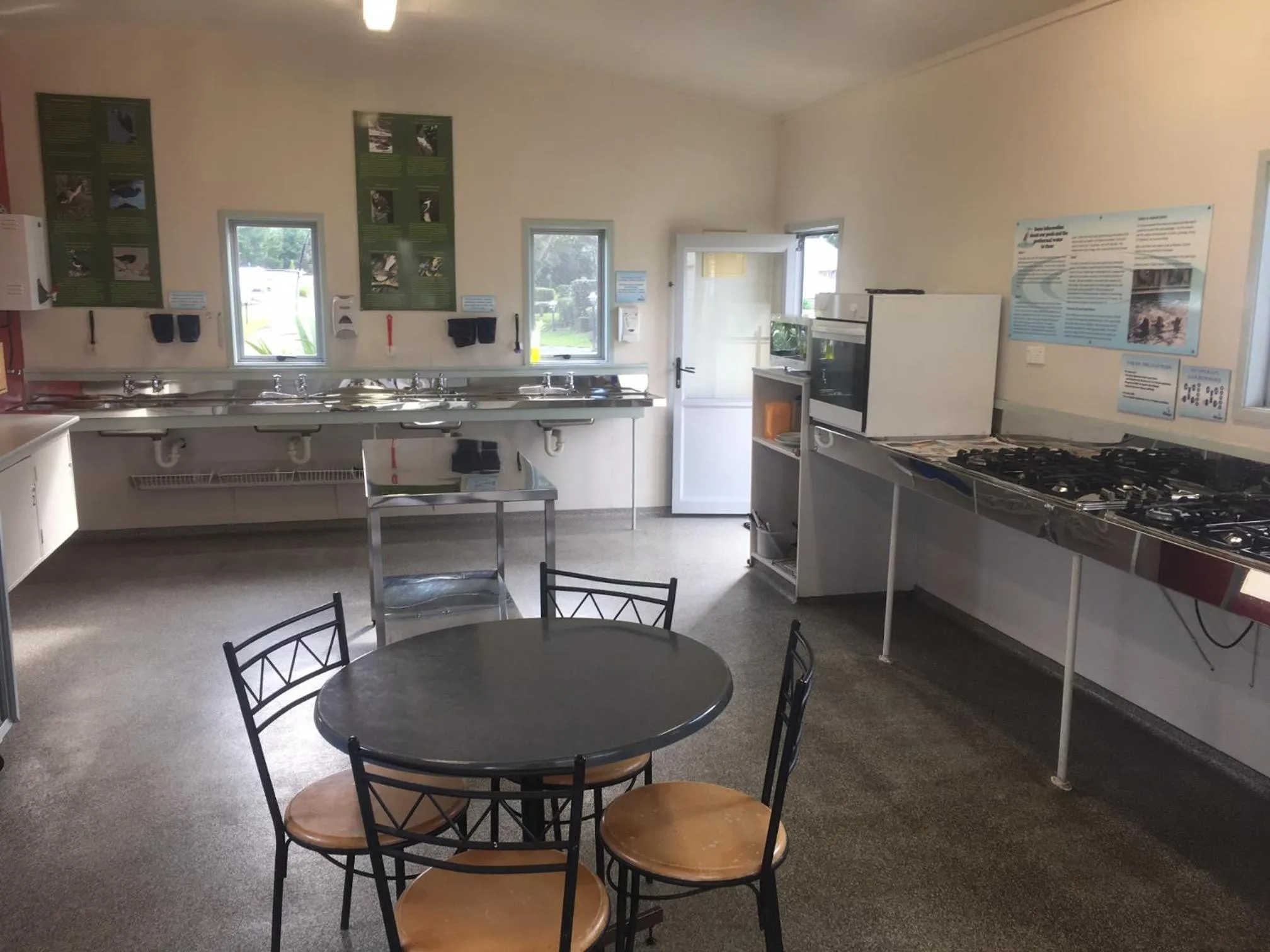 Communal kitchen in Athenree Hot Springs & Holiday Park