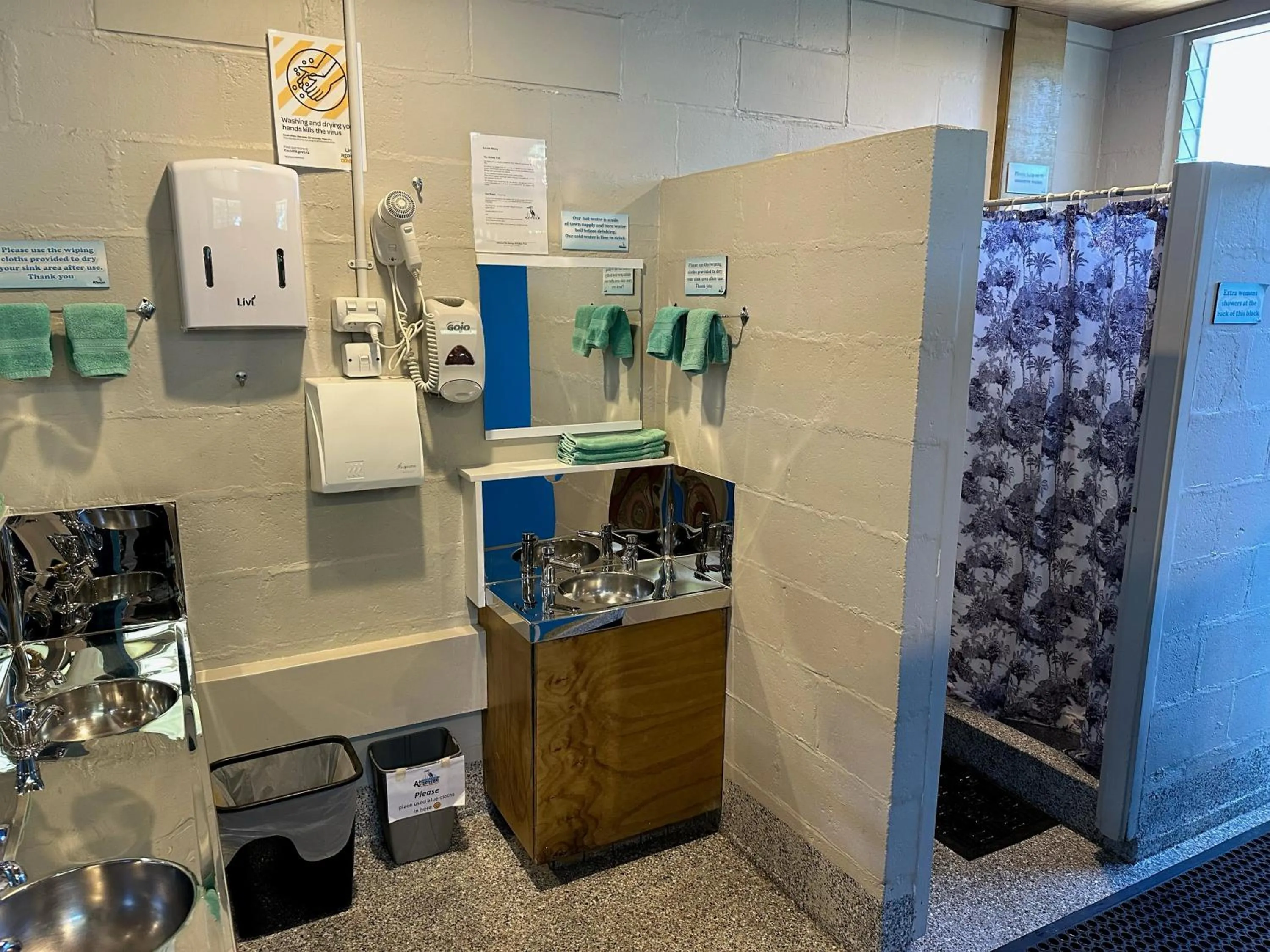 Bathroom in Athenree Hot Springs & Holiday Park