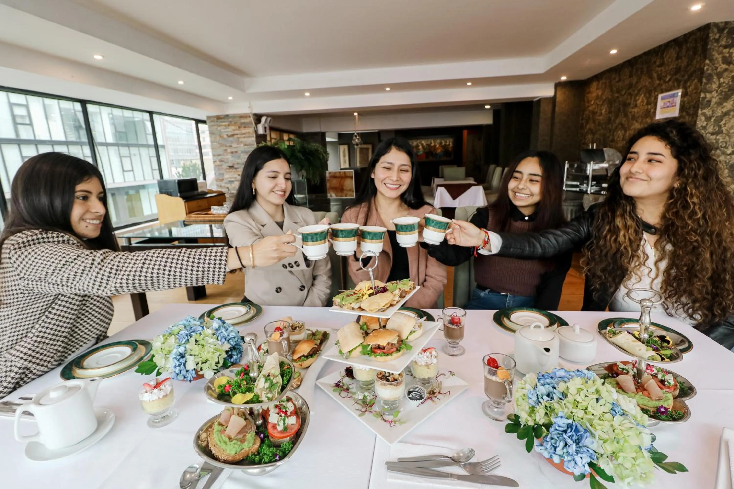 Restaurant/places to eat in Hotel Miramar