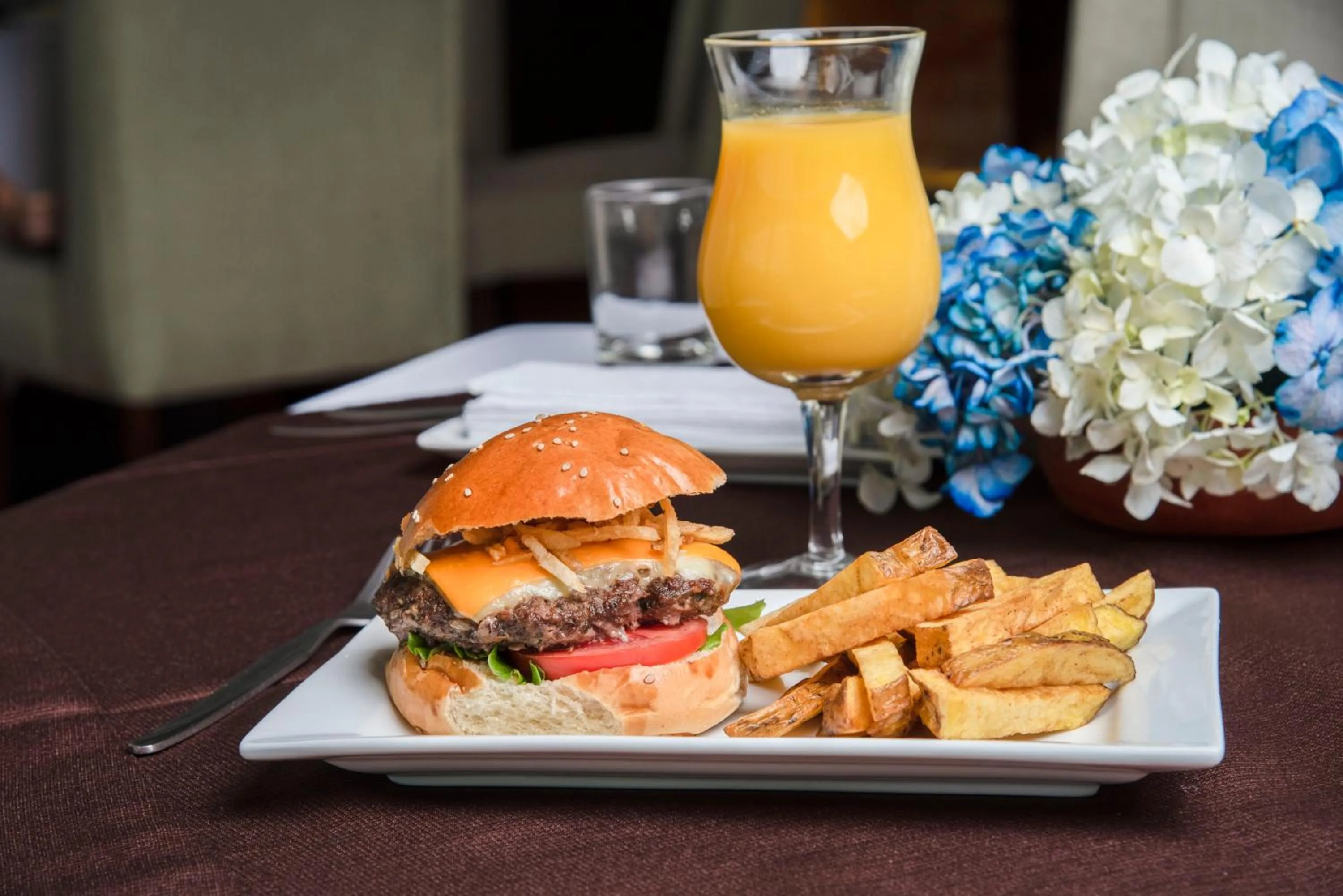 Restaurant/places to eat in Hotel Miramar