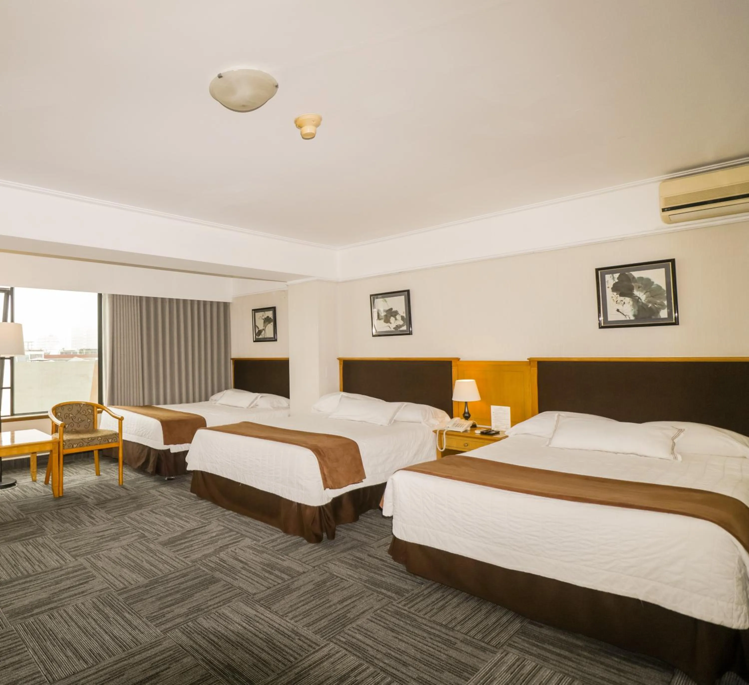 Street view, Bed in Hotel Miramar