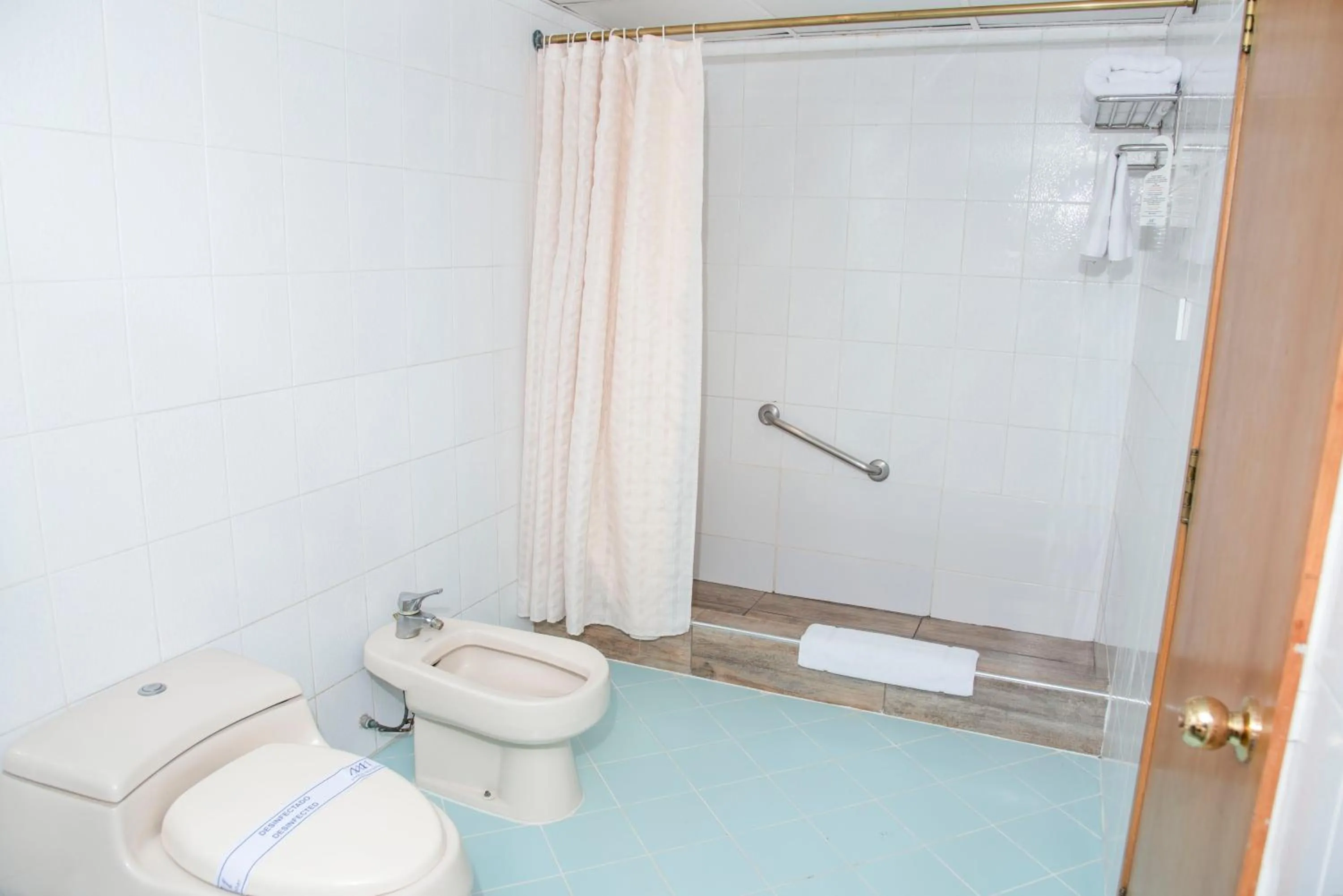 Shower in Hotel Miramar