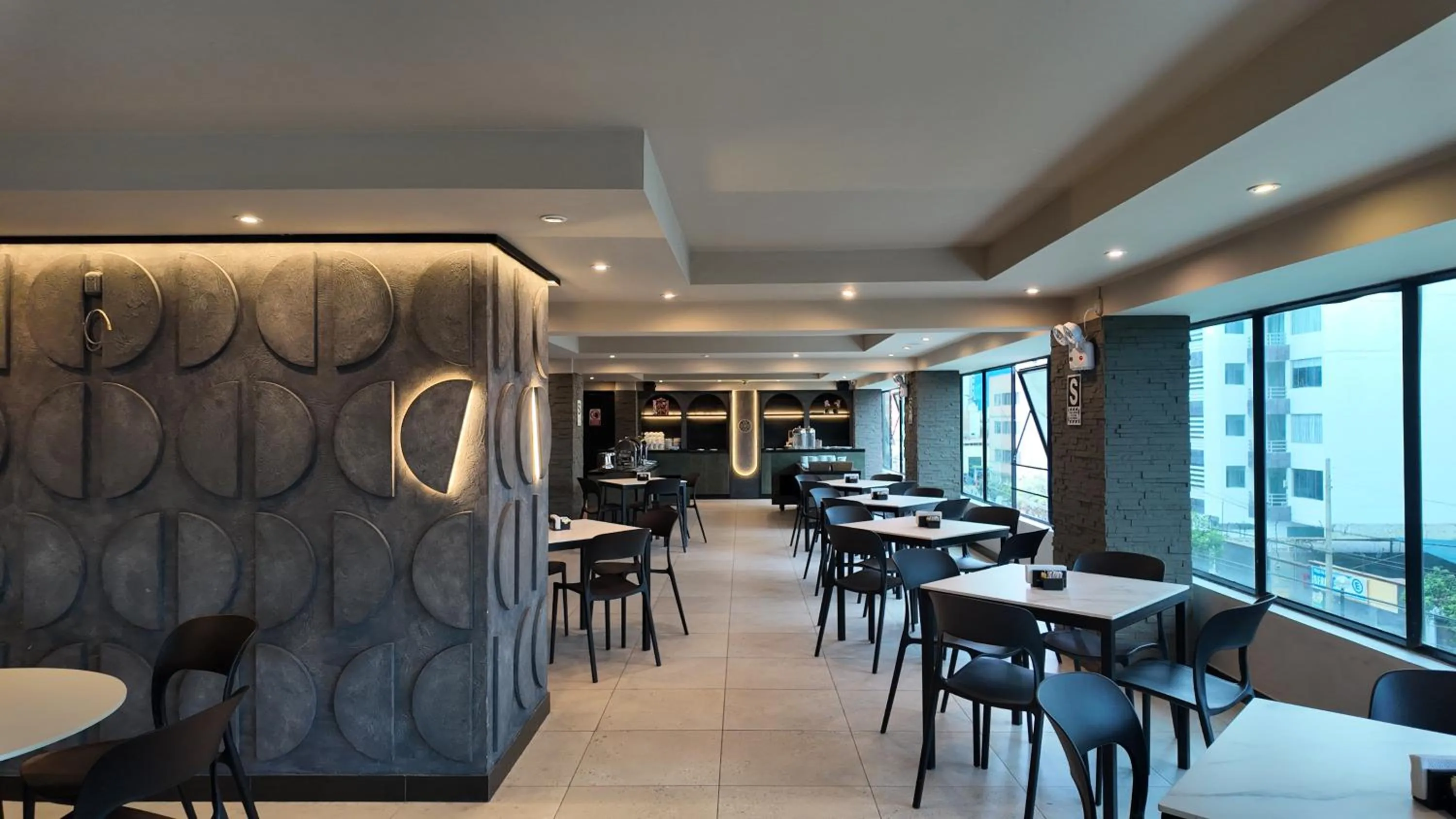 Restaurant/places to eat in Hotel Miramar