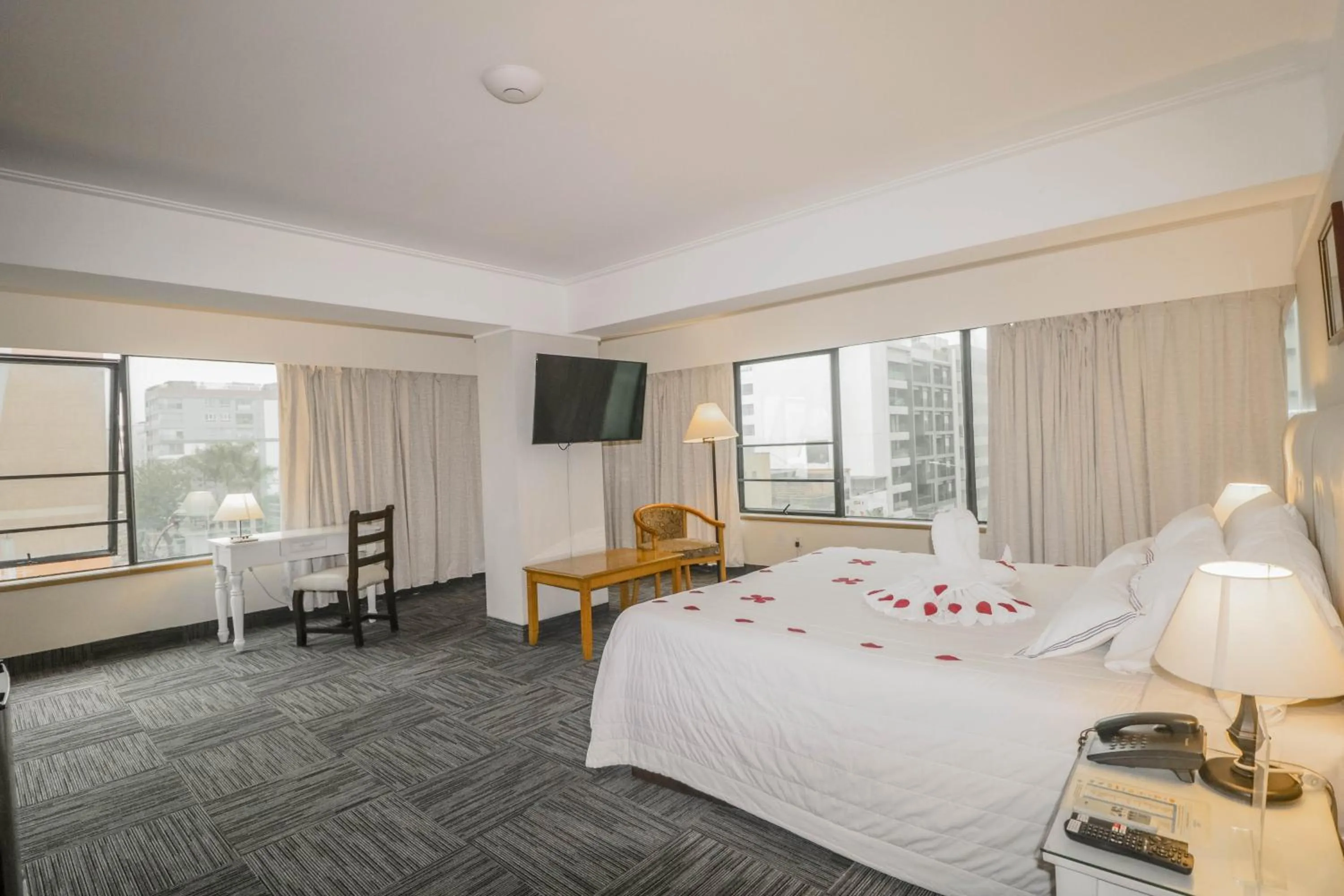 Photo of the whole room, Bed in Hotel Miramar