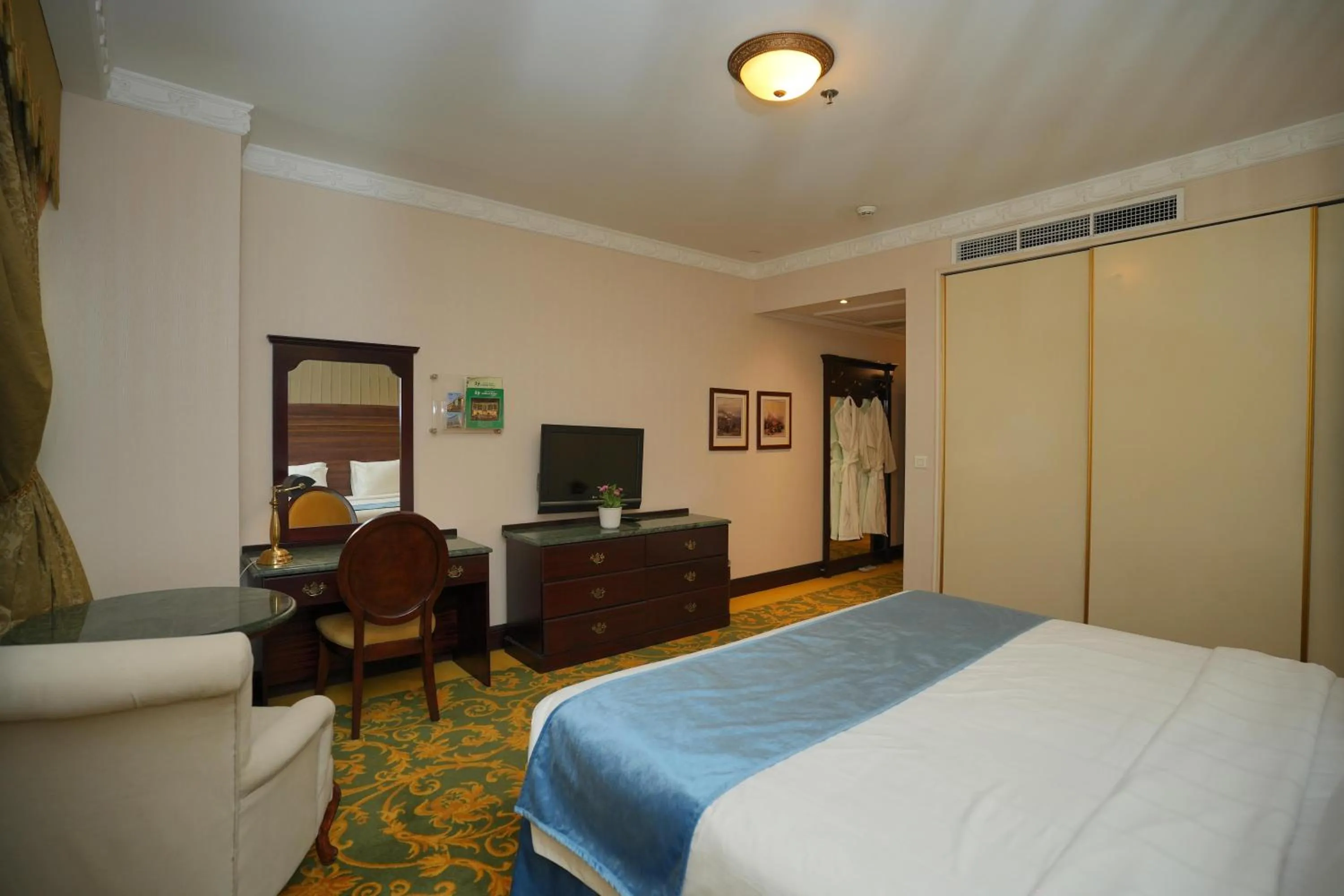 room service, Bed in Habitat Hotel All Suites - Jeddah