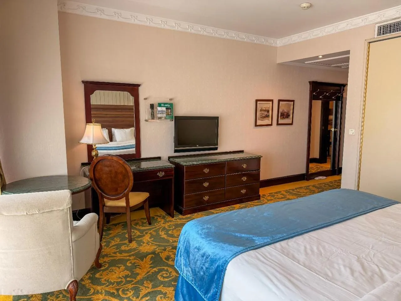 Bed in Habitat Hotel All Suites - Jeddah