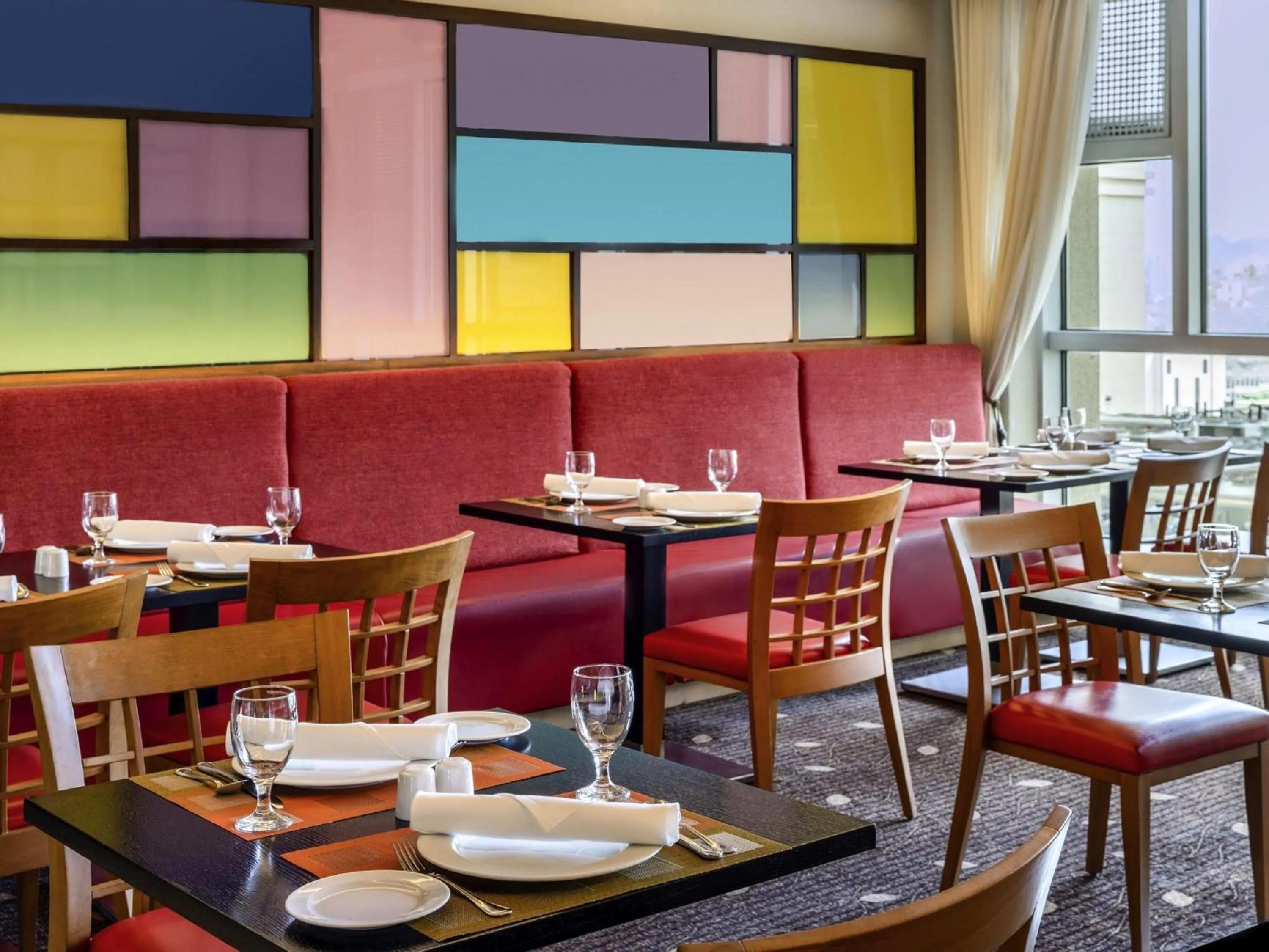 Restaurant/places to eat in Movenpick Hotel & Residences Hajar Tower Makkah