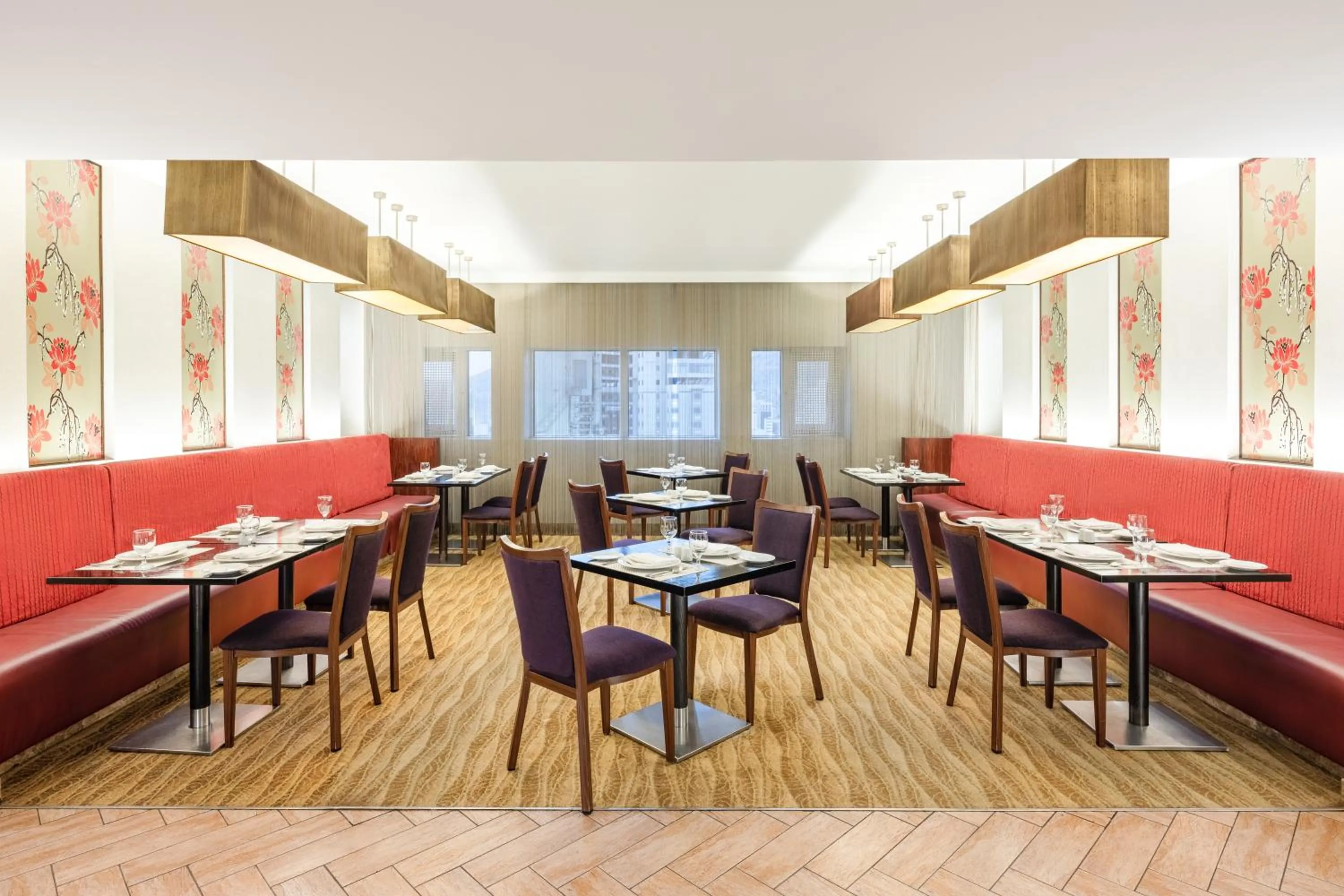 Restaurant/places to eat in Movenpick Hotel & Residences Hajar Tower Makkah