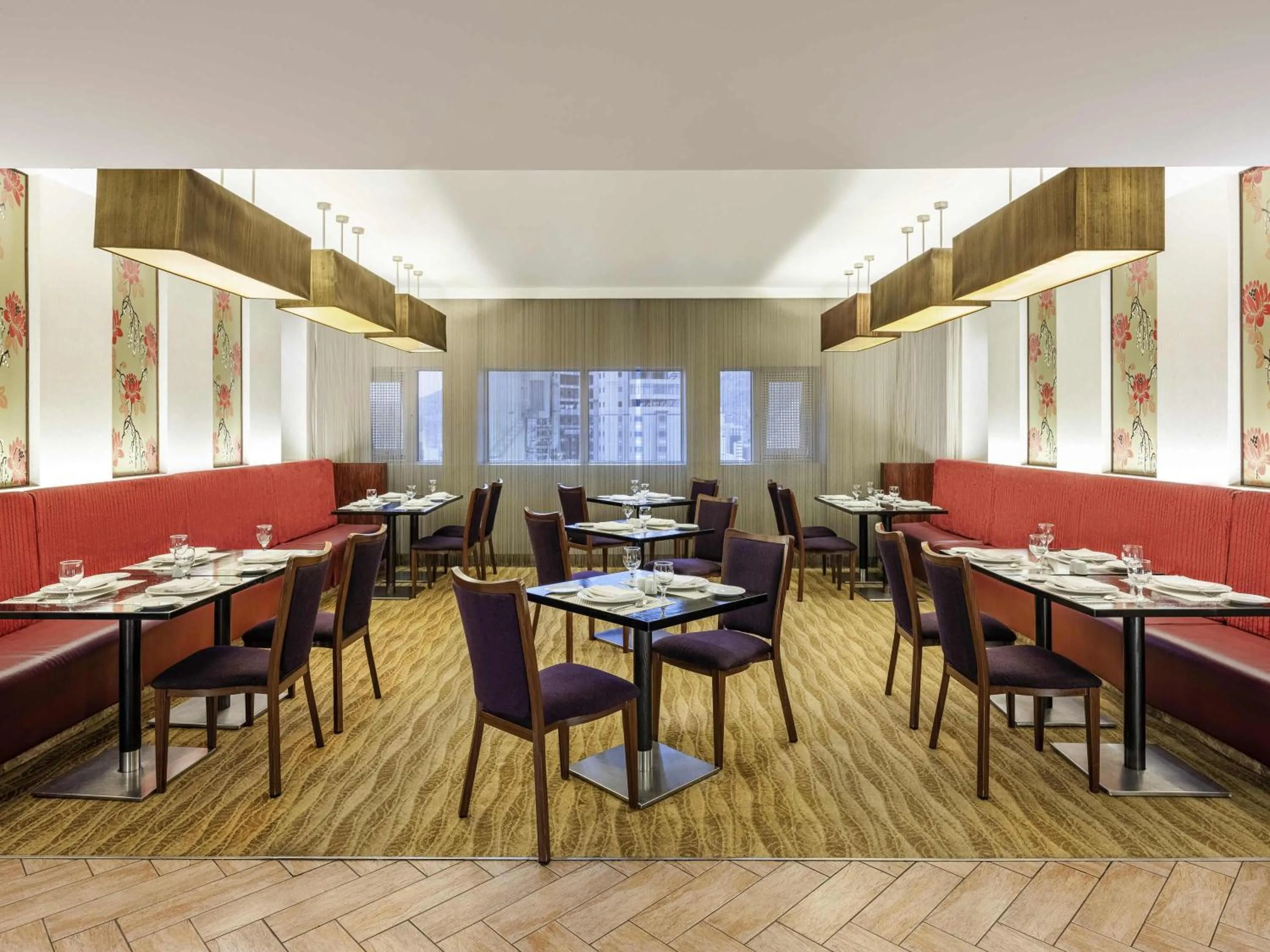 Restaurant/places to eat in Movenpick Hotel & Residences Hajar Tower Makkah