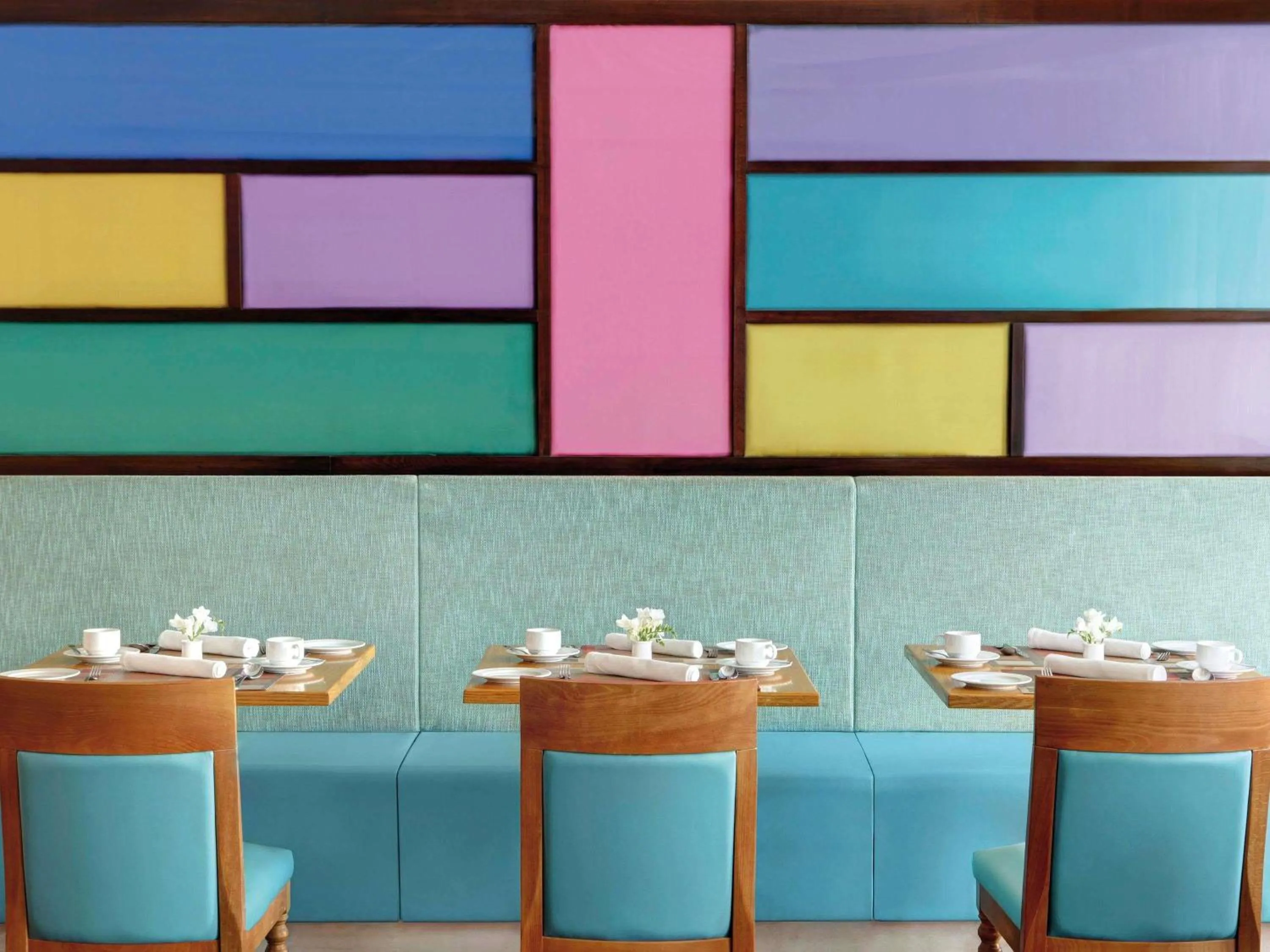 Restaurant/places to eat in Movenpick Hotel & Residences Hajar Tower Makkah