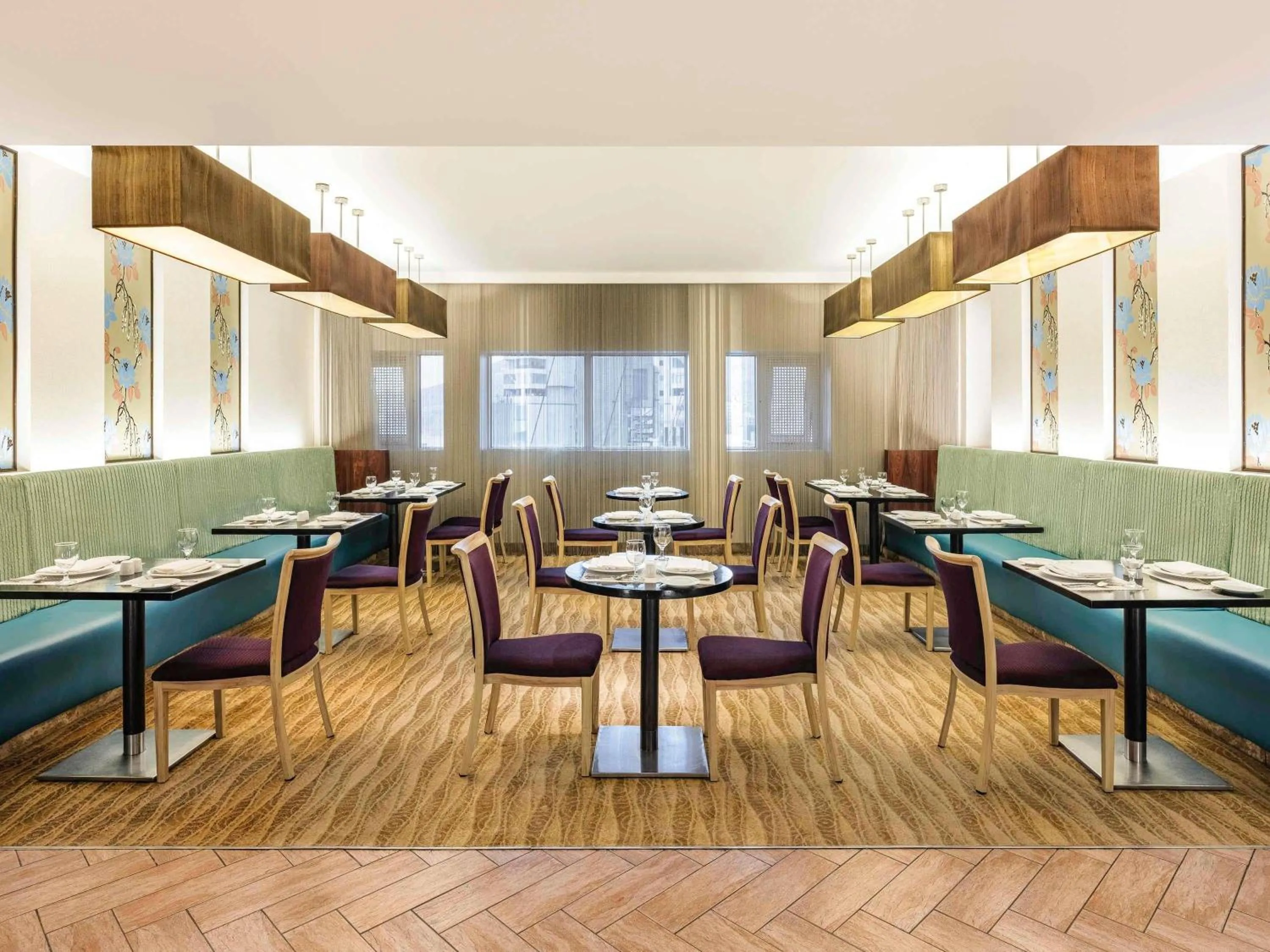 Restaurant/places to eat in Movenpick Hotel & Residences Hajar Tower Makkah