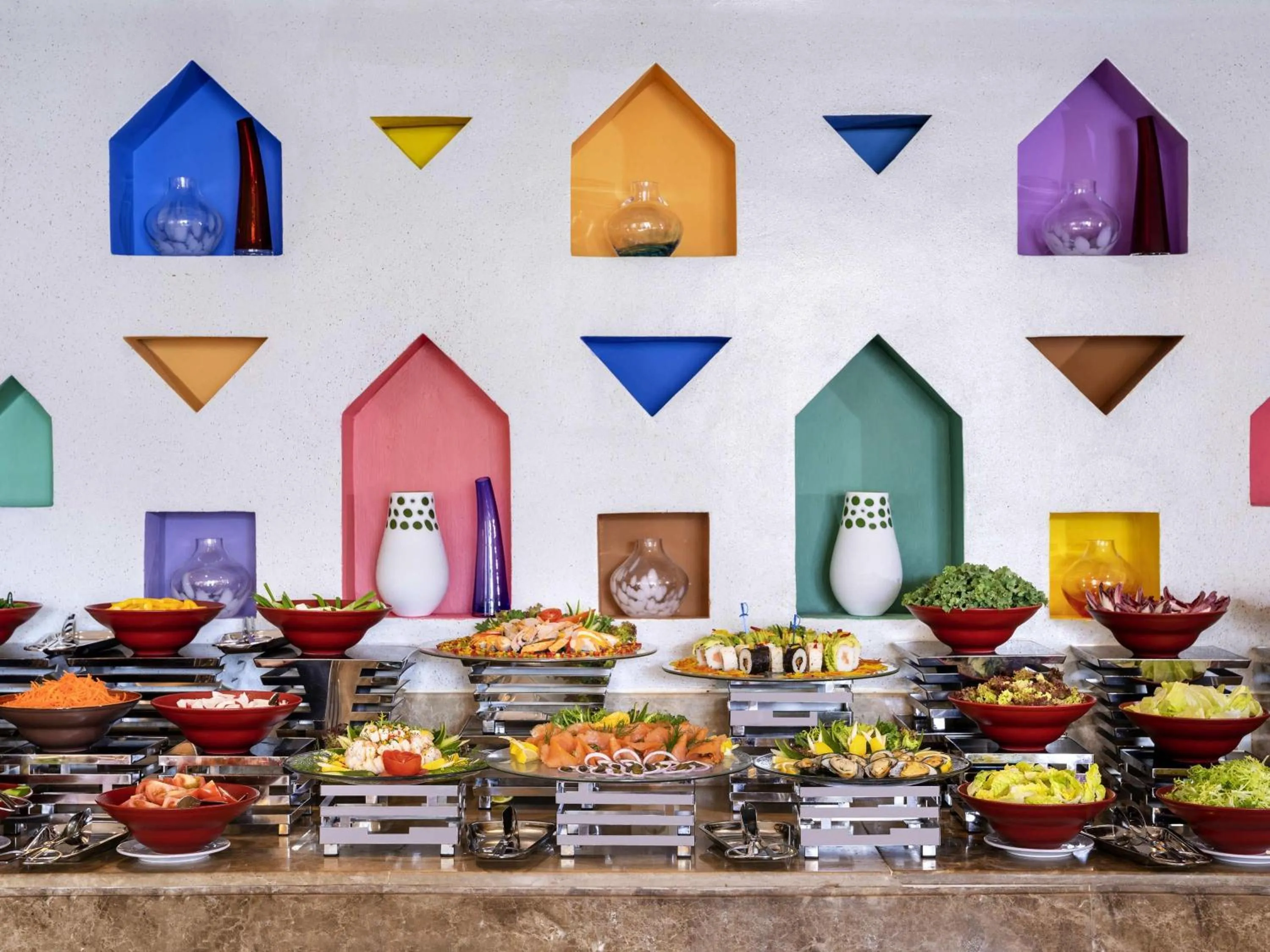 Restaurant/places to eat in Movenpick Hotel & Residences Hajar Tower Makkah