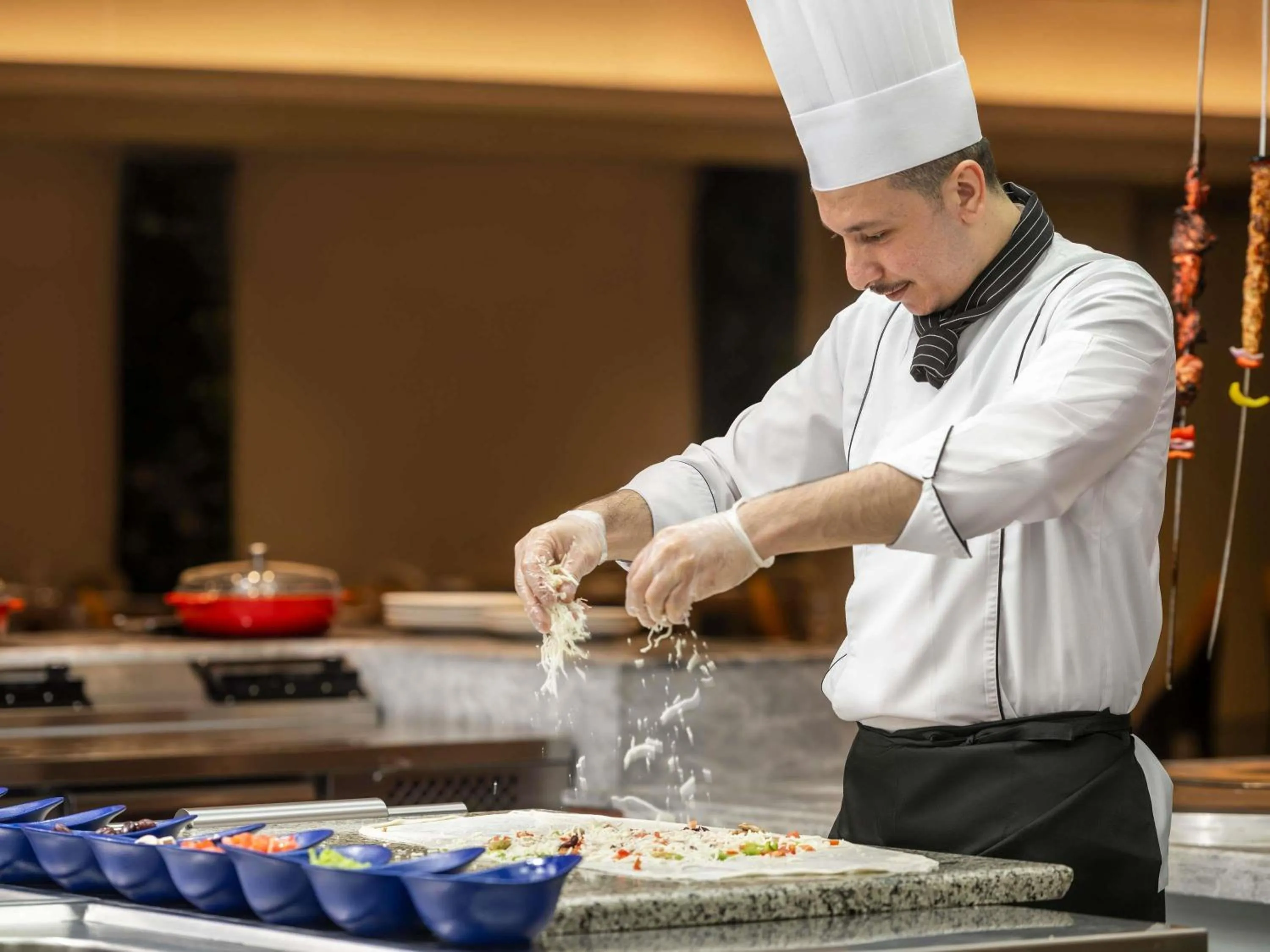 Restaurant/places to eat in Movenpick Hotel & Residences Hajar Tower Makkah