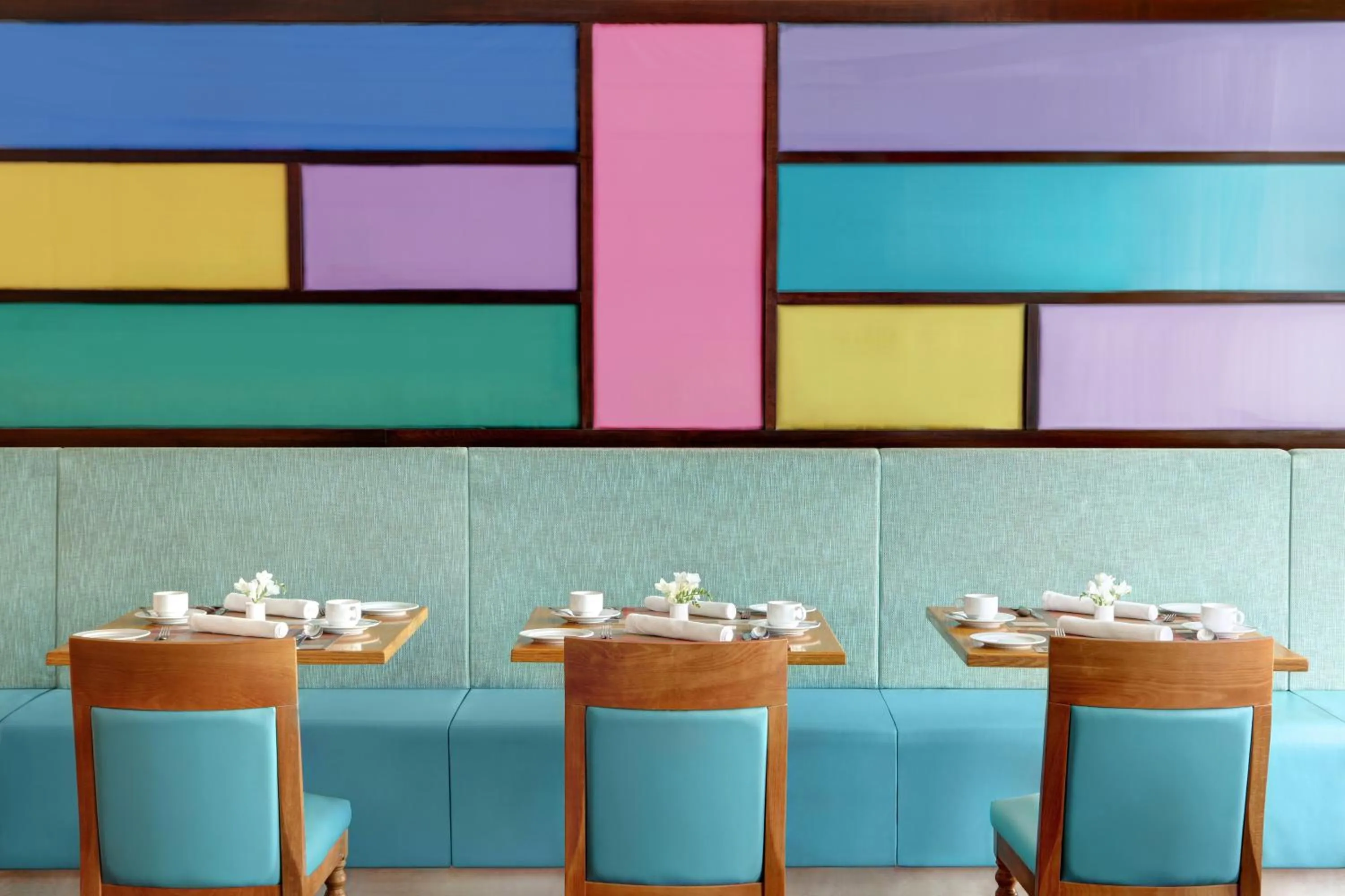 Restaurant/places to eat in Movenpick Hotel & Residences Hajar Tower Makkah