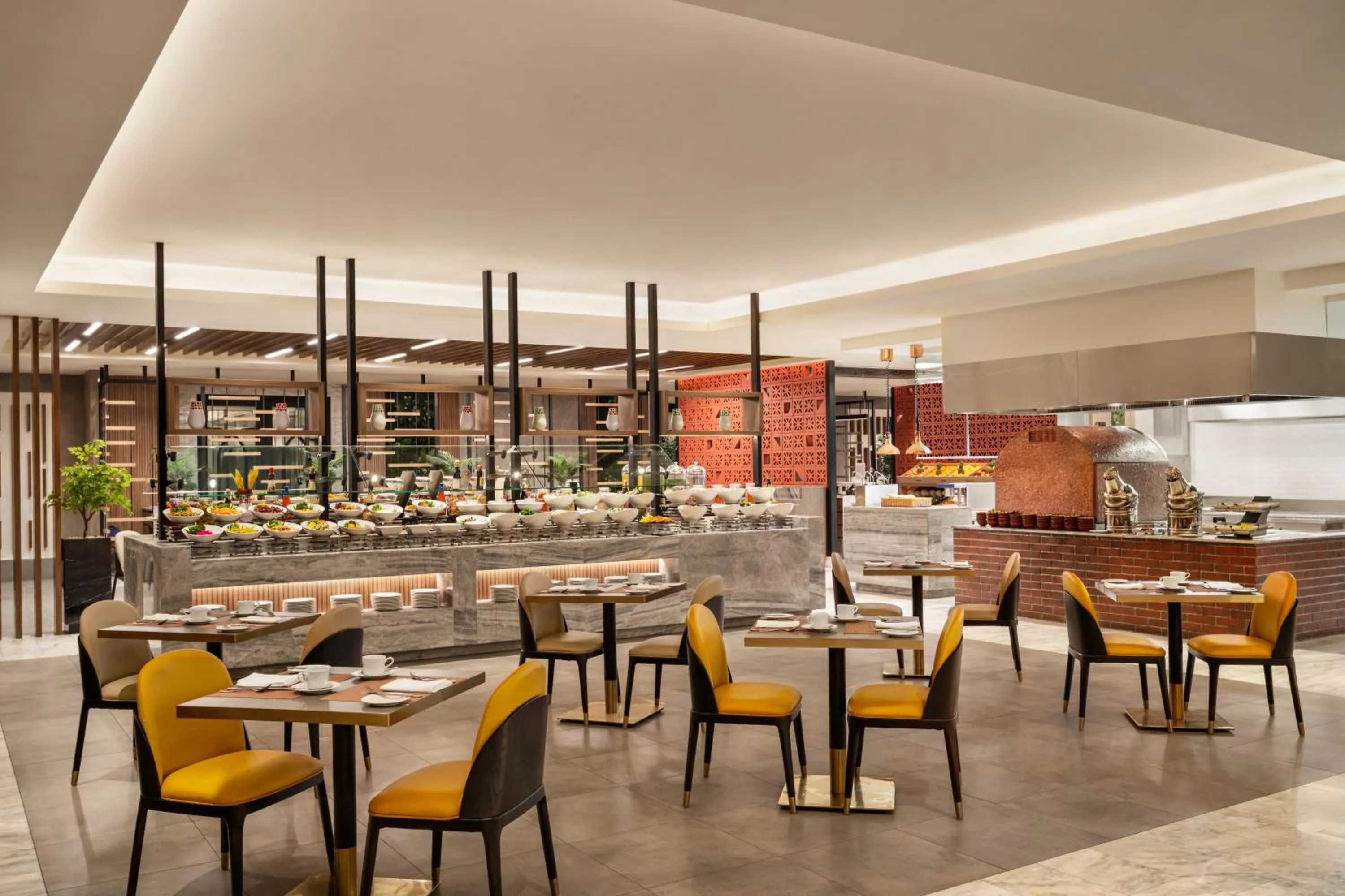 Restaurant/places to eat in Movenpick Hotel & Residences Hajar Tower Makkah