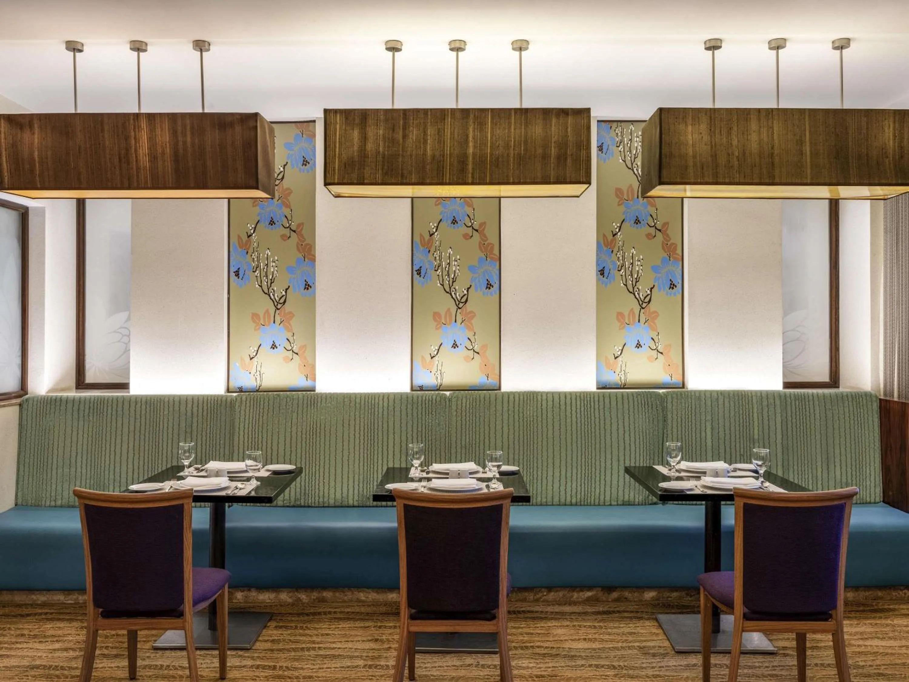 Restaurant/places to eat in Movenpick Hotel & Residences Hajar Tower Makkah