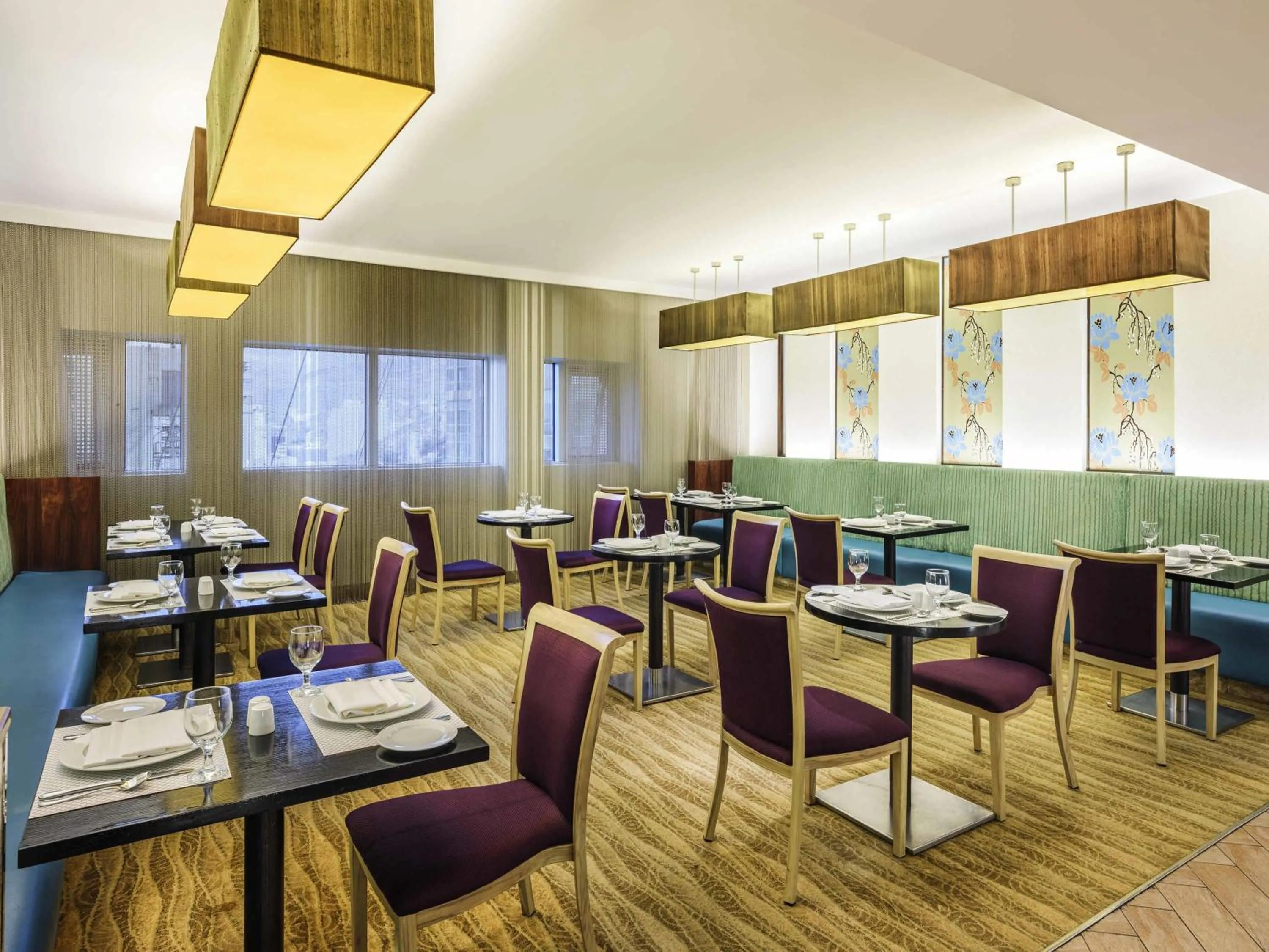 Restaurant/places to eat in Movenpick Hotel & Residences Hajar Tower Makkah