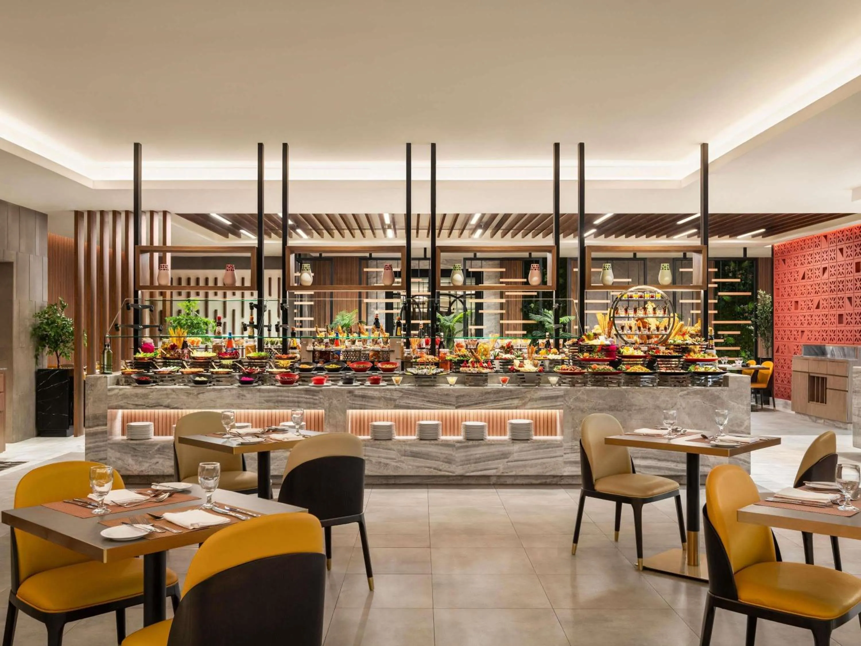 Restaurant/places to eat in Movenpick Hotel & Residences Hajar Tower Makkah