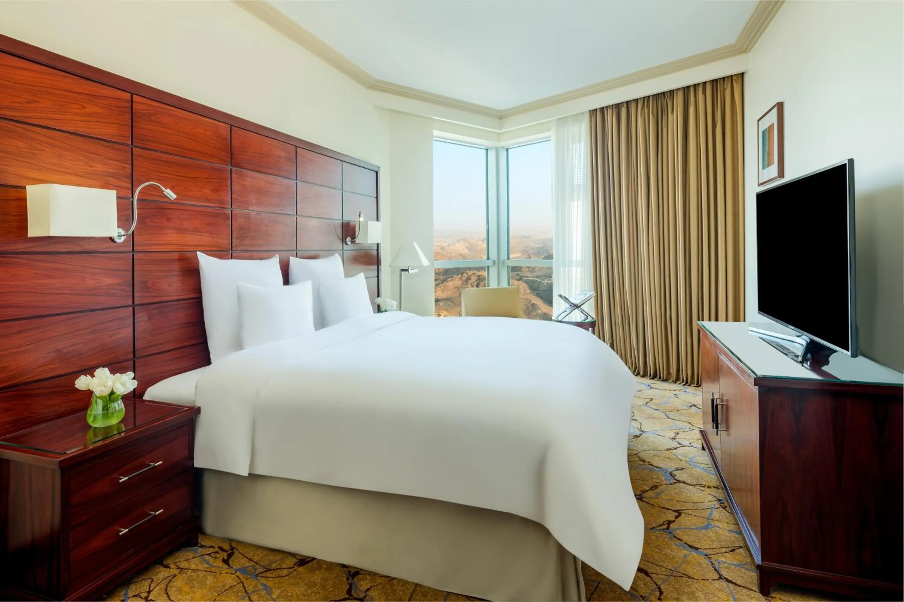 Bedroom, Bed in Movenpick Hotel & Residences Hajar Tower Makkah