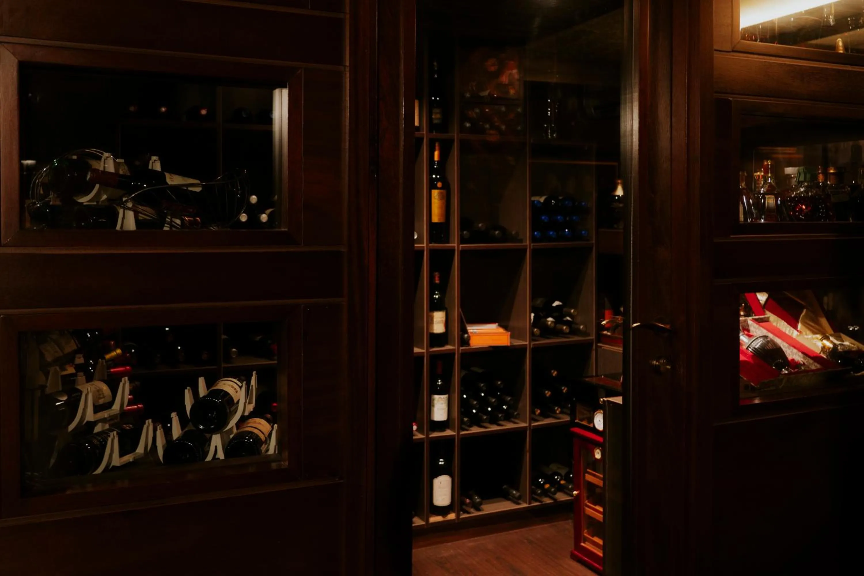 Restaurant/places to eat in Le Cedrus Hotel