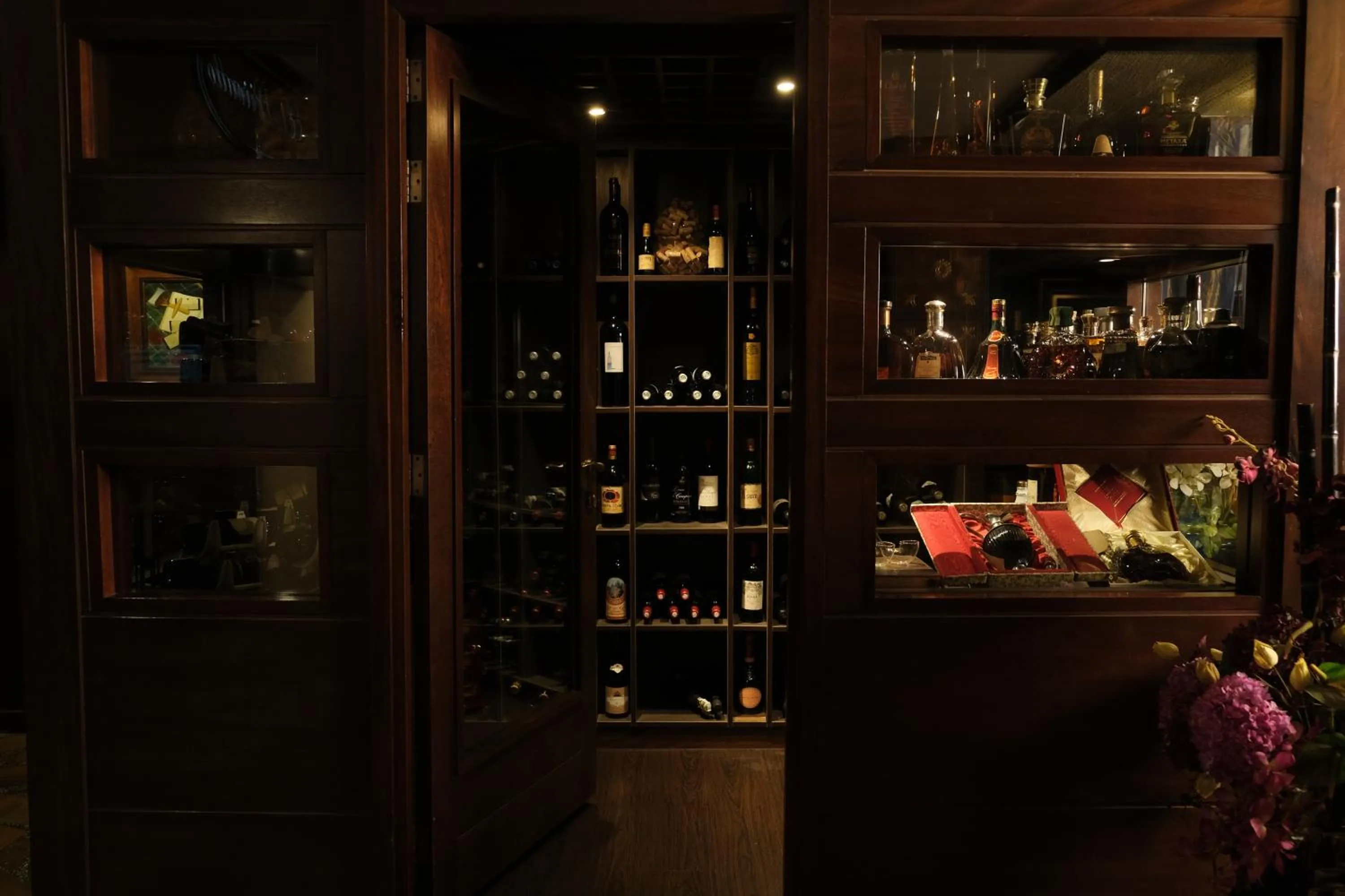 Lounge or bar in Le Cedrus Hotel