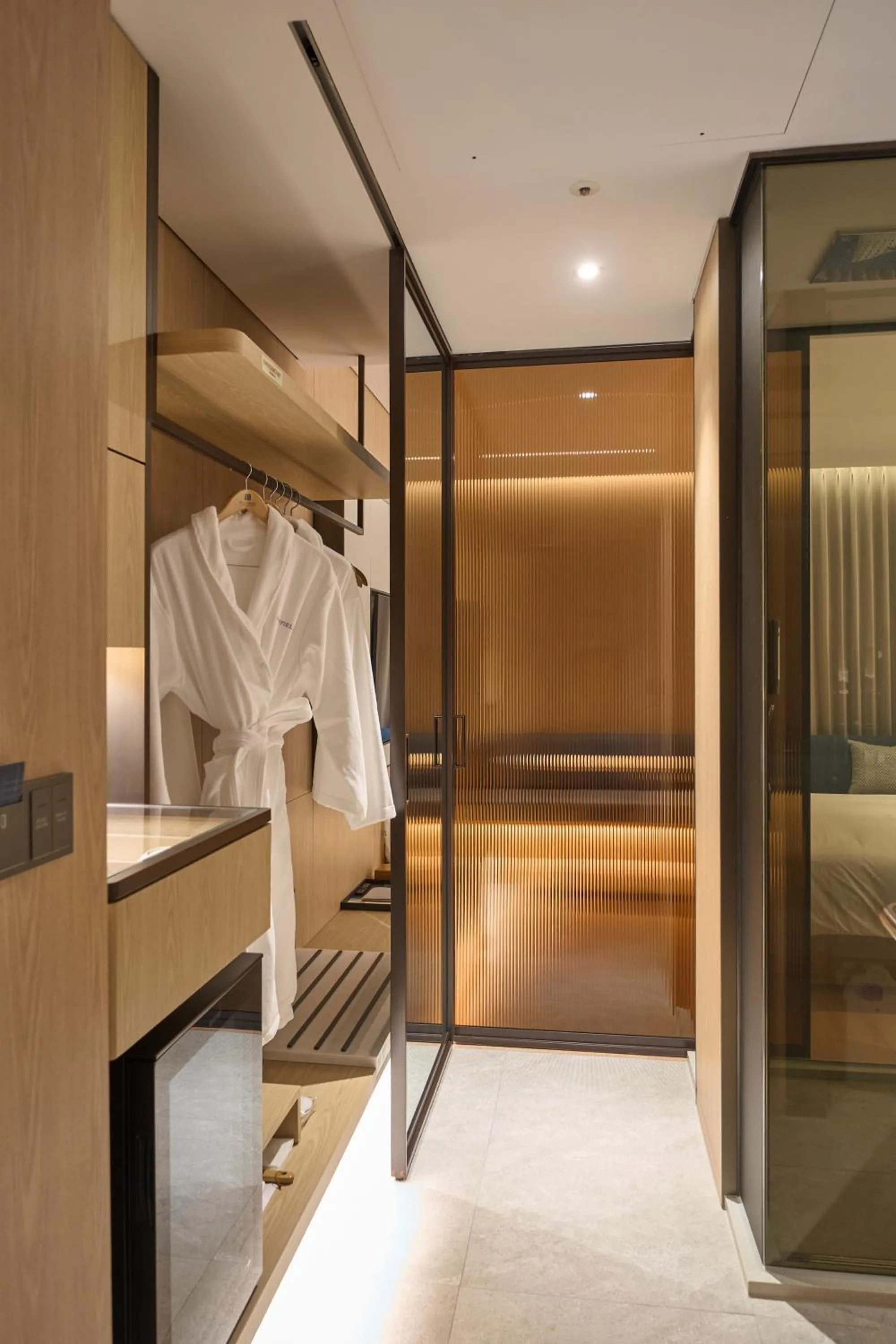 Photo of the whole room, Bed in Mayfield Hotel Seoul