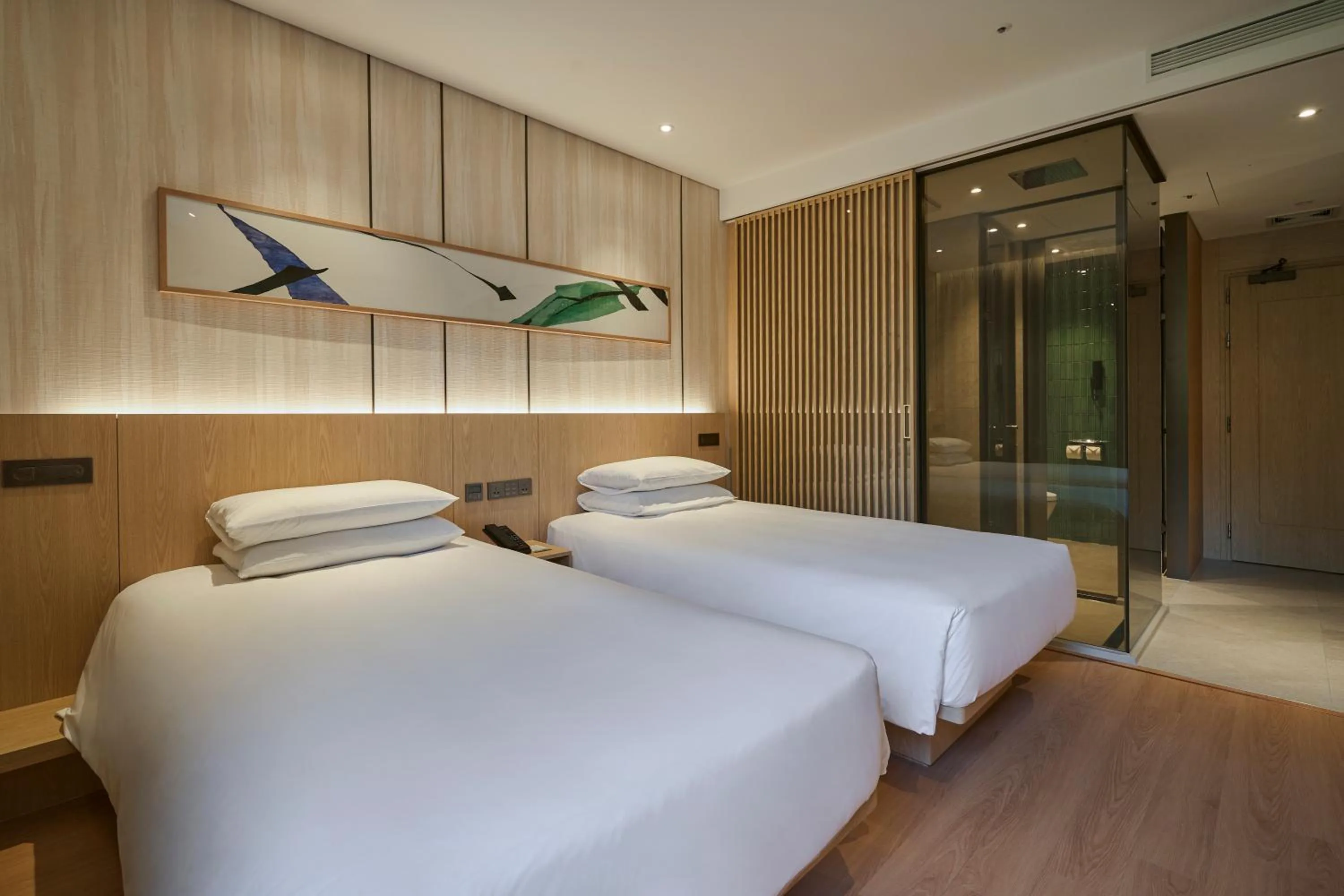 Photo of the whole room, Bed in Mayfield Hotel Seoul