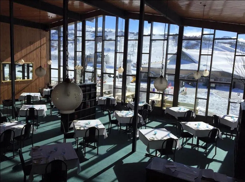 Restaurant/places to eat in The Man from Snowy River Hotel