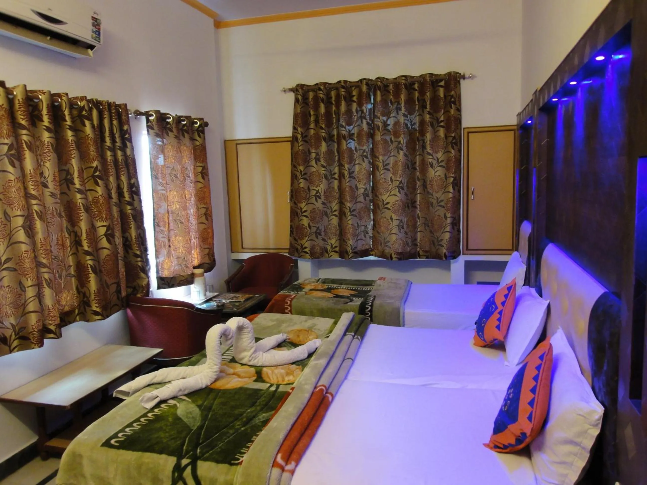 Bed in Hotel Taj Plaza, VIP Road, Agra