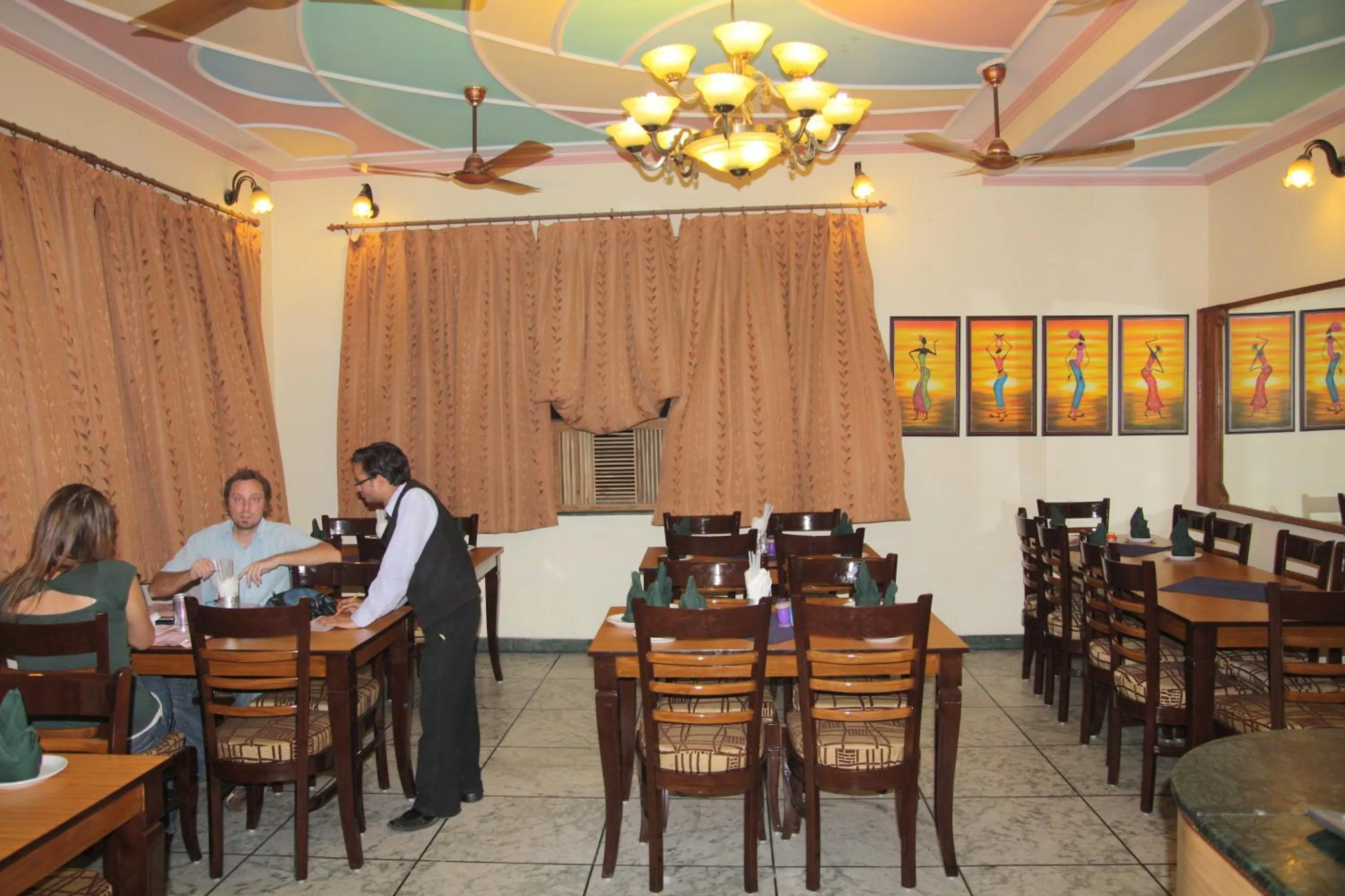 Restaurant/places to eat in Hotel Taj Plaza, VIP Road, Agra